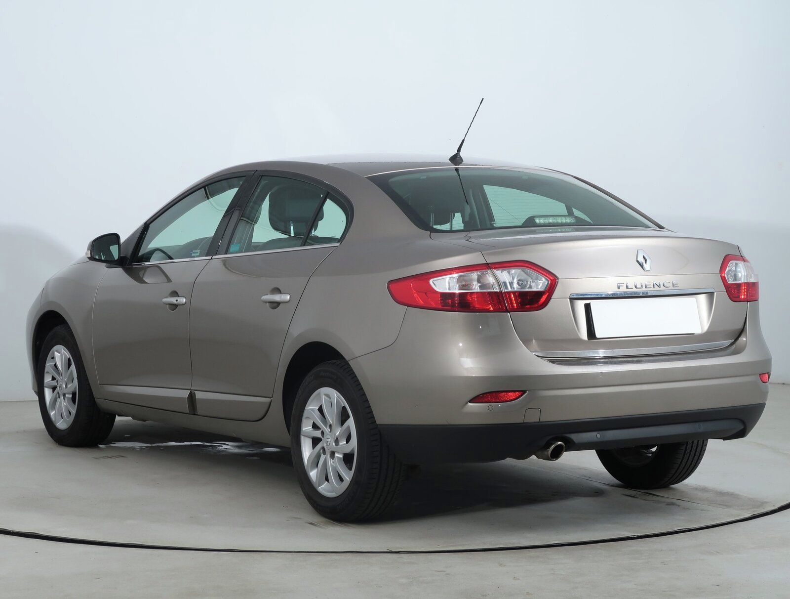 Renault Fluence, 1.6 16V, Kožené sedačky - fotka 4