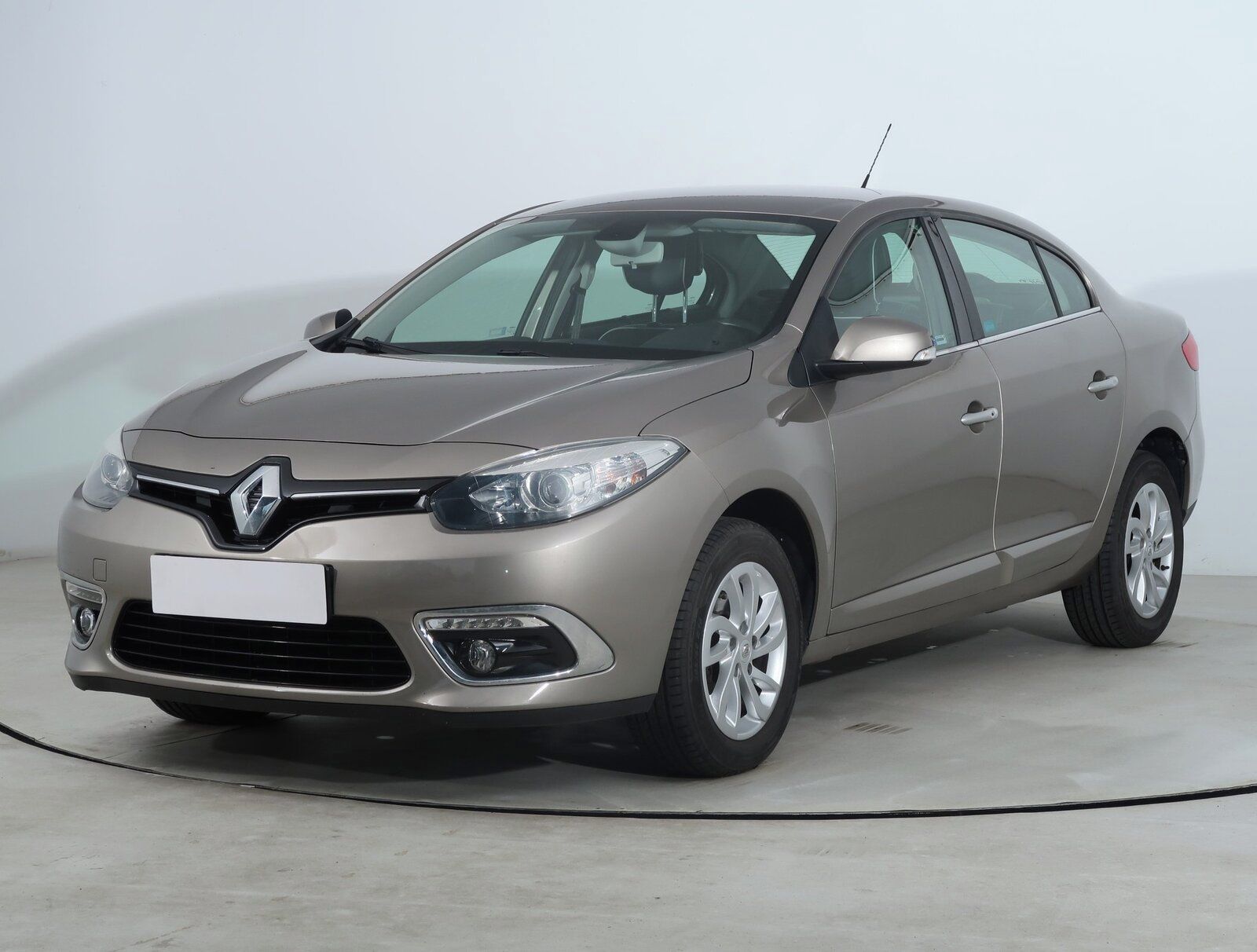 Renault Fluence, 1.6 16V, Kožené sedačky - fotka 2