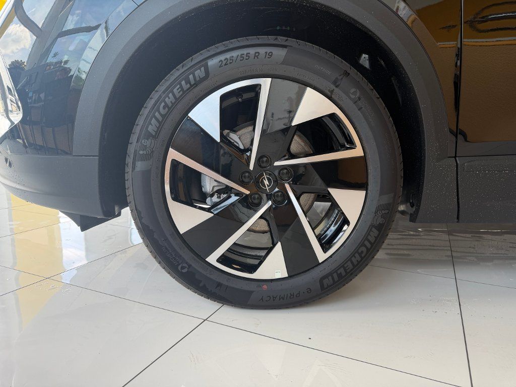 Opel Grandland, Ultimate Hybrid 1,2T 145k AT - fotka 3
