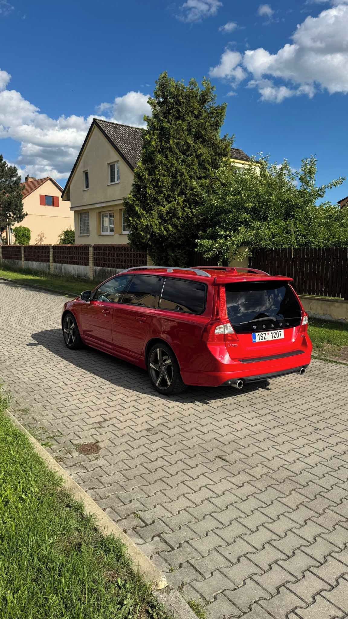 Volvo V70, 2,4 D5 158kw  R-line, Adap.tem - fotka 2