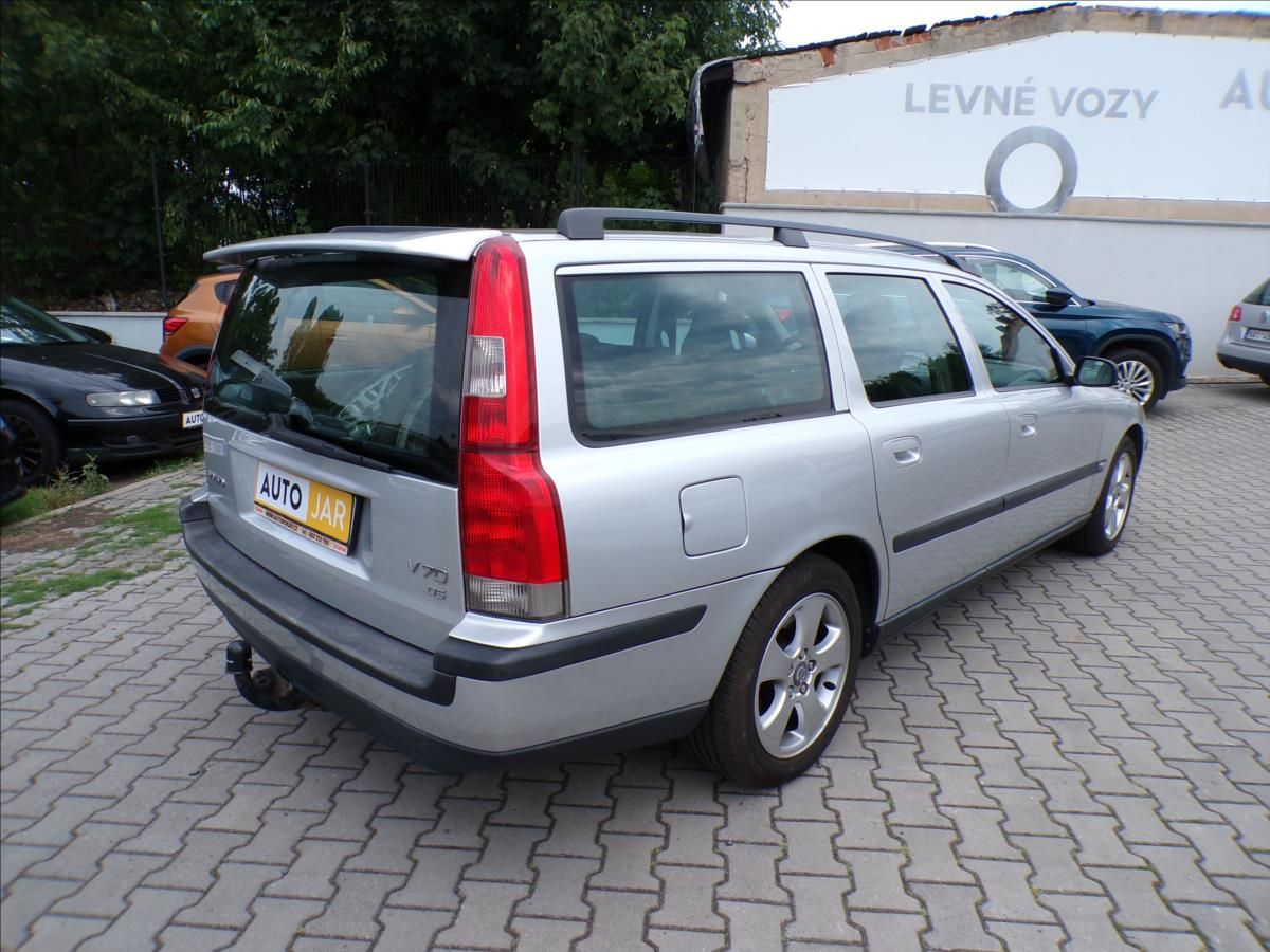 Volvo V70, 2,4 D5  TAŽNÉ ZAŘÍZENÍ,XENONY - fotka 5
