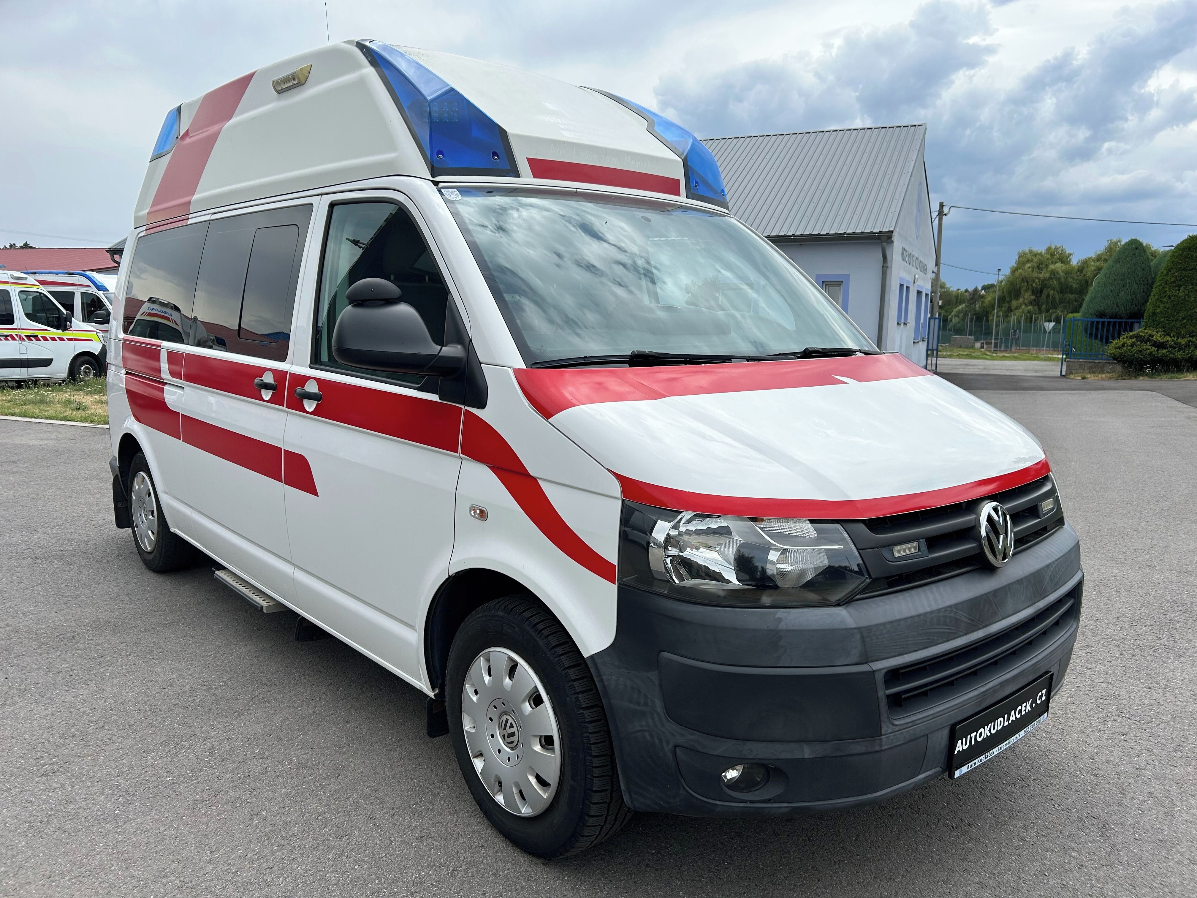 Volkswagen Transporter, T5 - 2.0 TDI Sanitní vůz 4x4 - fotka 2