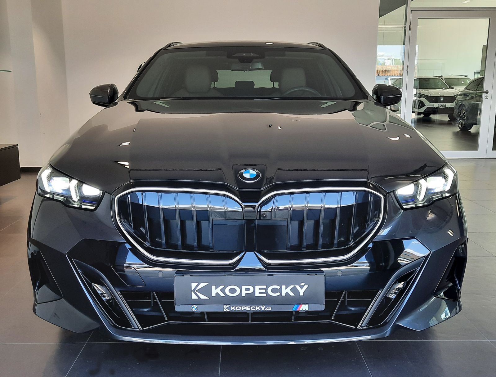 BMW Řada 5, 540d xDrive Touring M Sport - fotka 2
