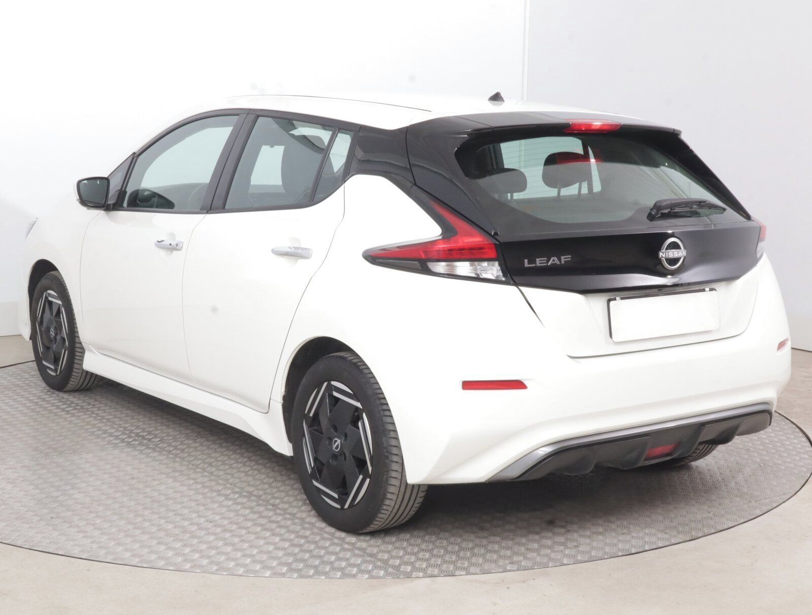 Nissan LEAF, 40 kWh, SoH 91%, Automat - fotka 4