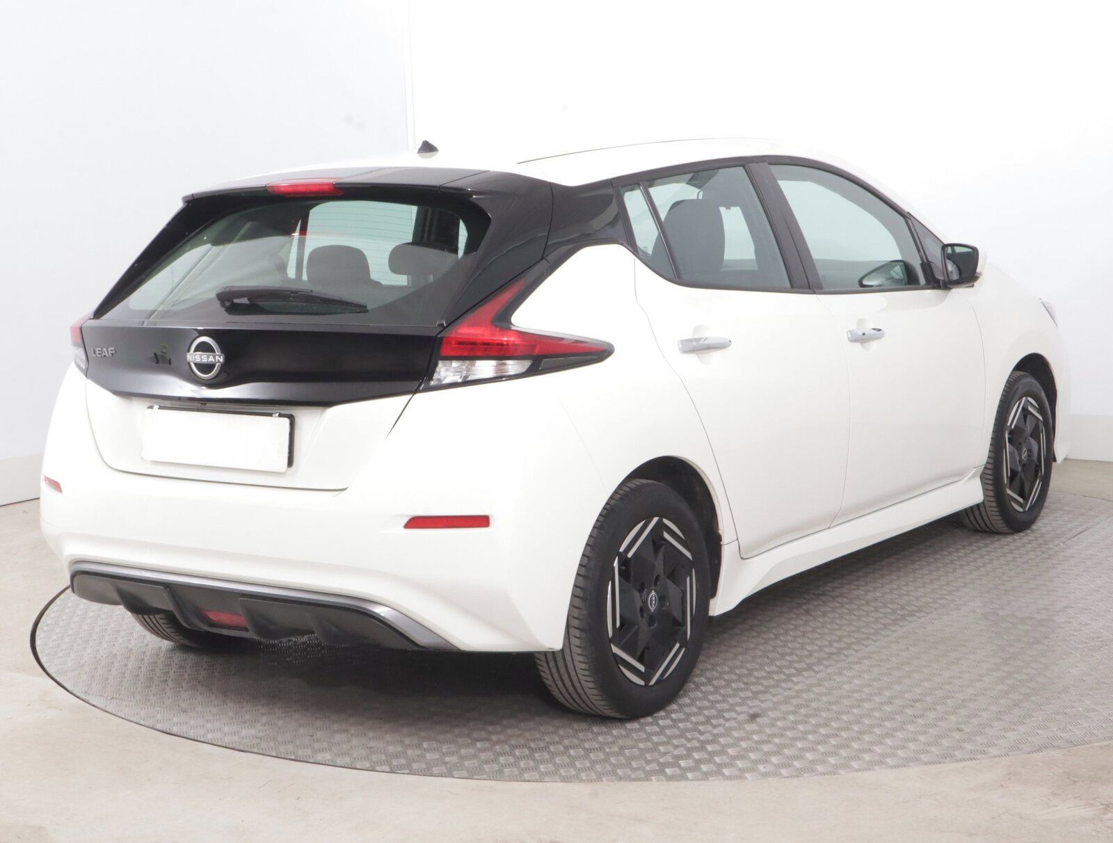 Nissan LEAF, 40 kWh, SoH 91%, Automat - fotka 5
