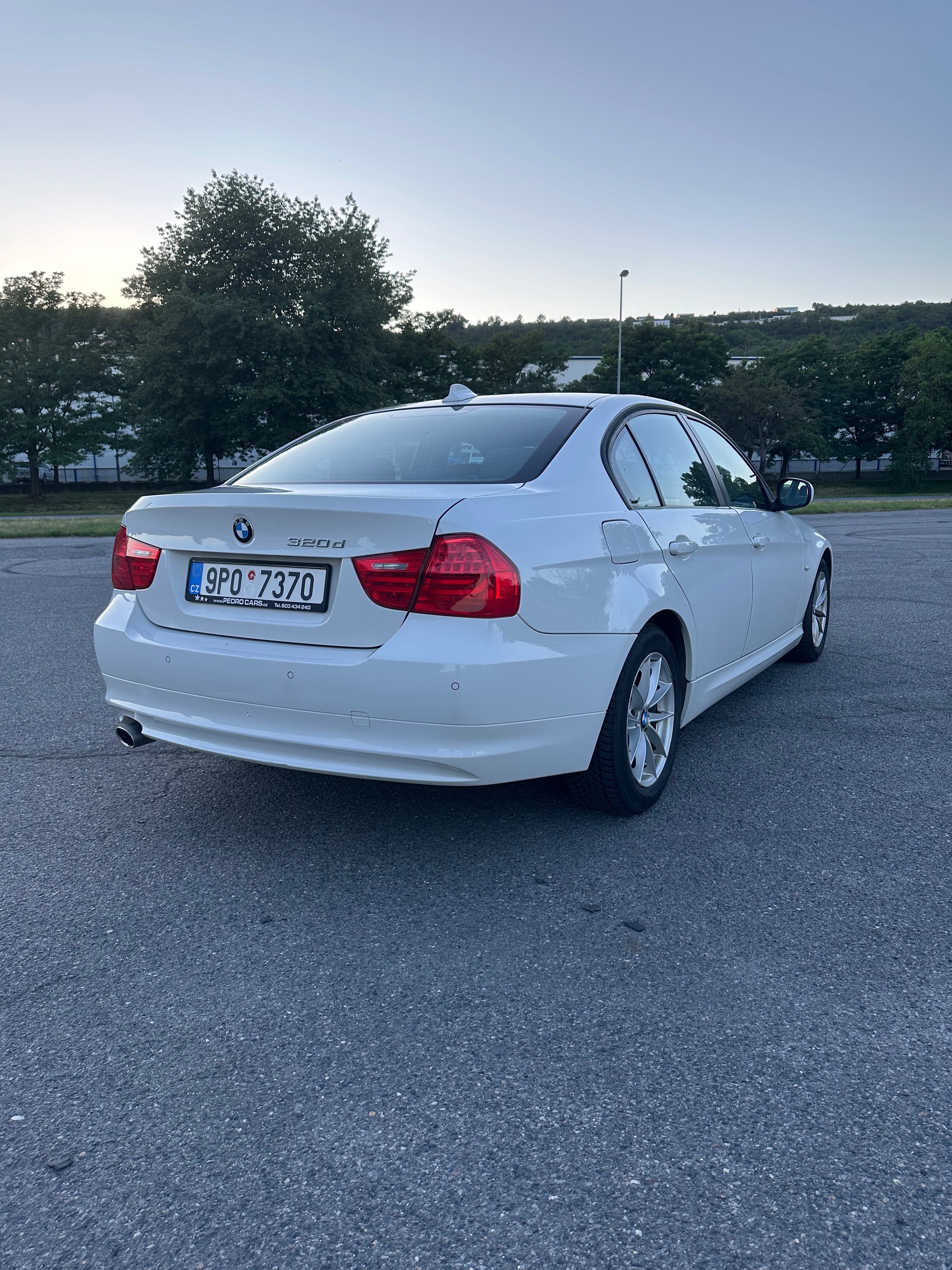 BMW Řada 3, E90 320D zachovalé - fotka 5