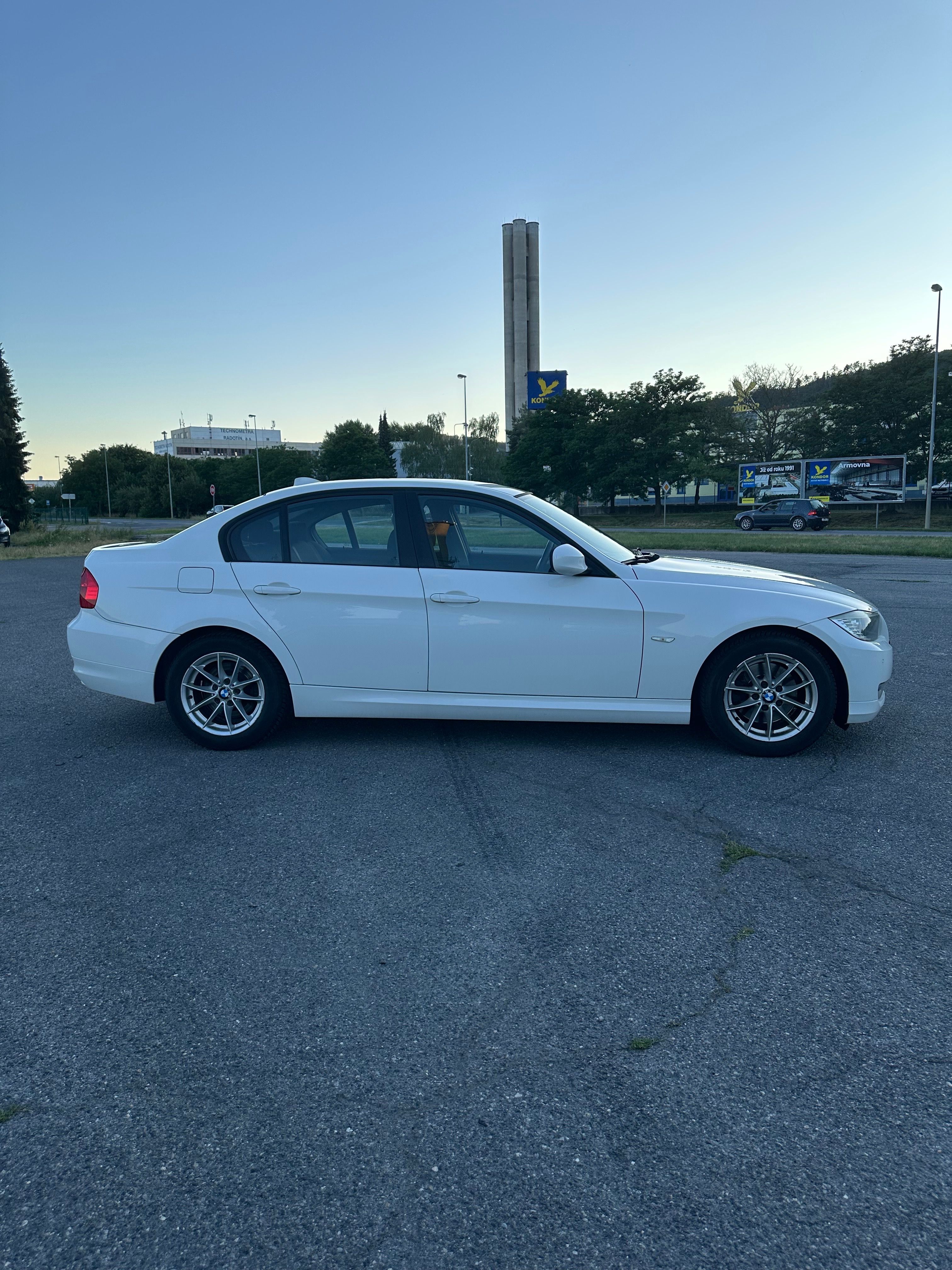 BMW Řada 3, E90 320D zachovalé - fotka 6