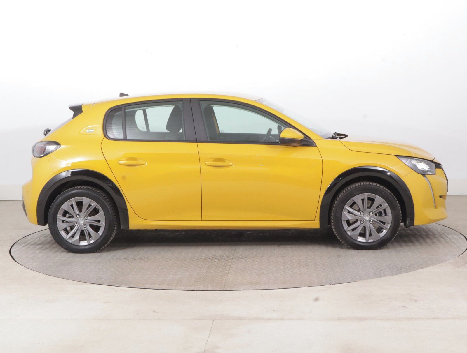 Peugeot 208, 50 kWh, SoH 90%, Automat - fotka 6