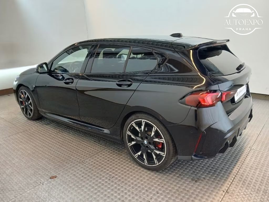BMW Řada 1, 120i Limousine M SPORT PRO - fotka 6