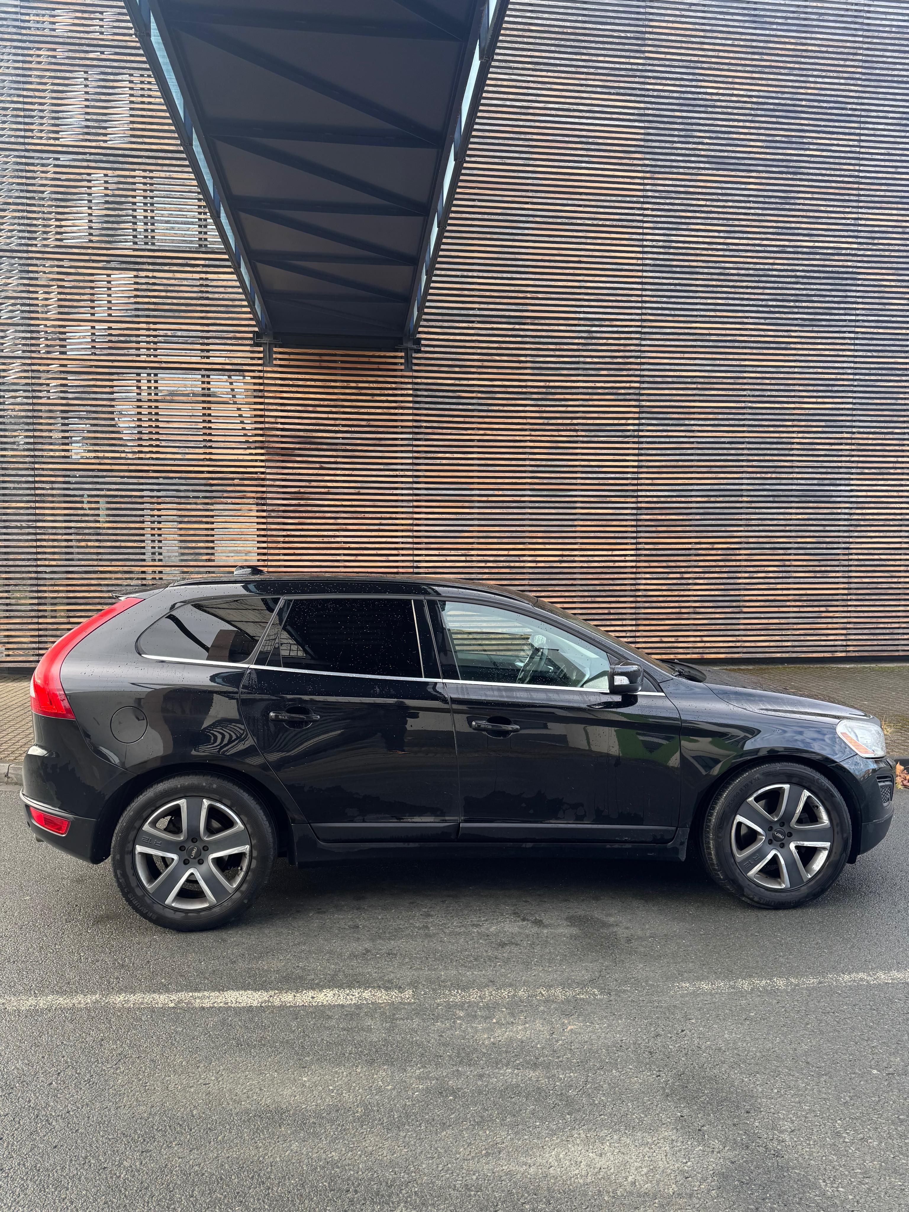 Volvo XC60, Volvo XC60 2.4D 151 KW 4x4 - fotka 4