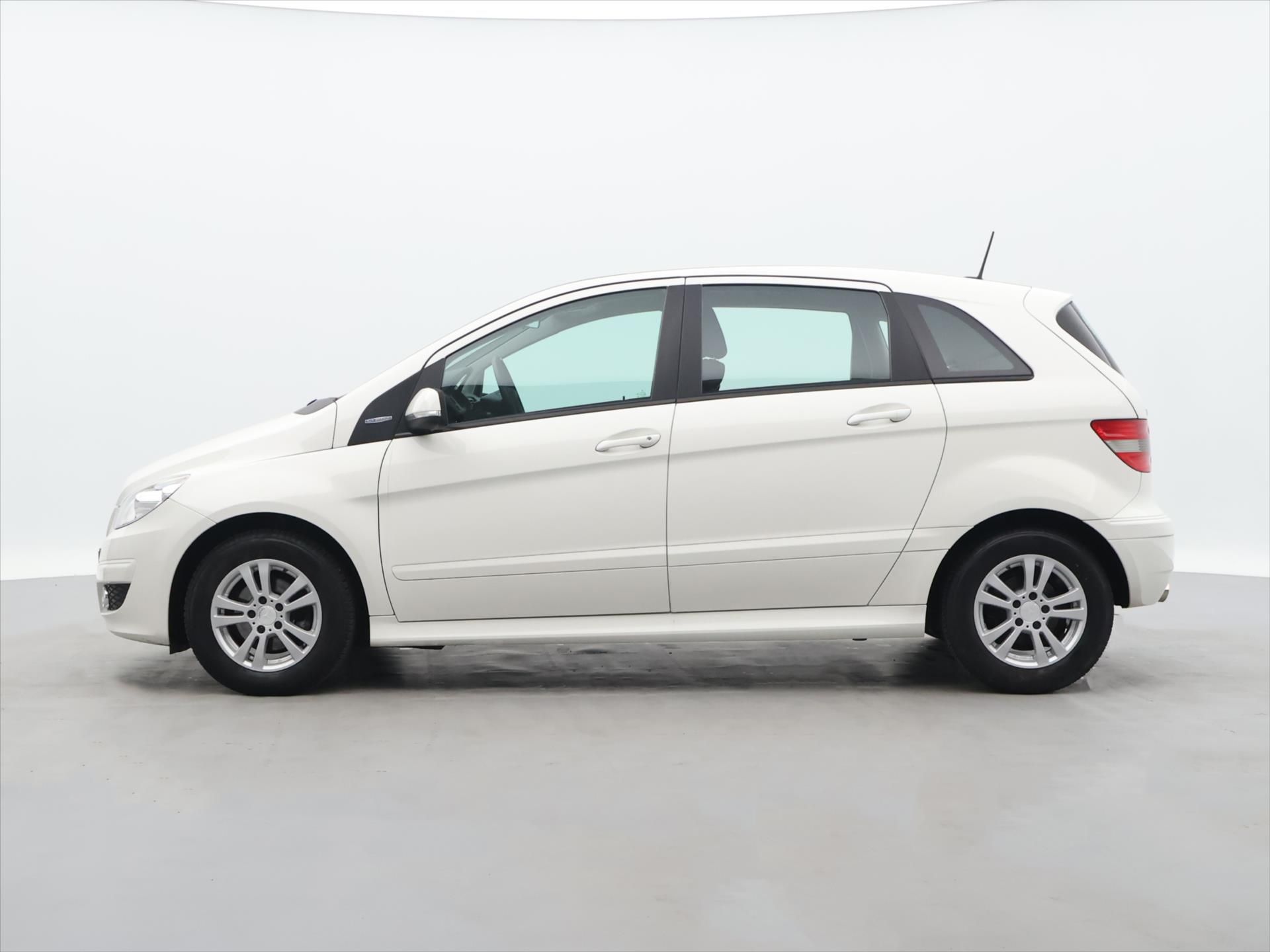Mercedes-Benz Třídy B, 1,5 160 70kW CZ Klima 82.300km - fotka 4