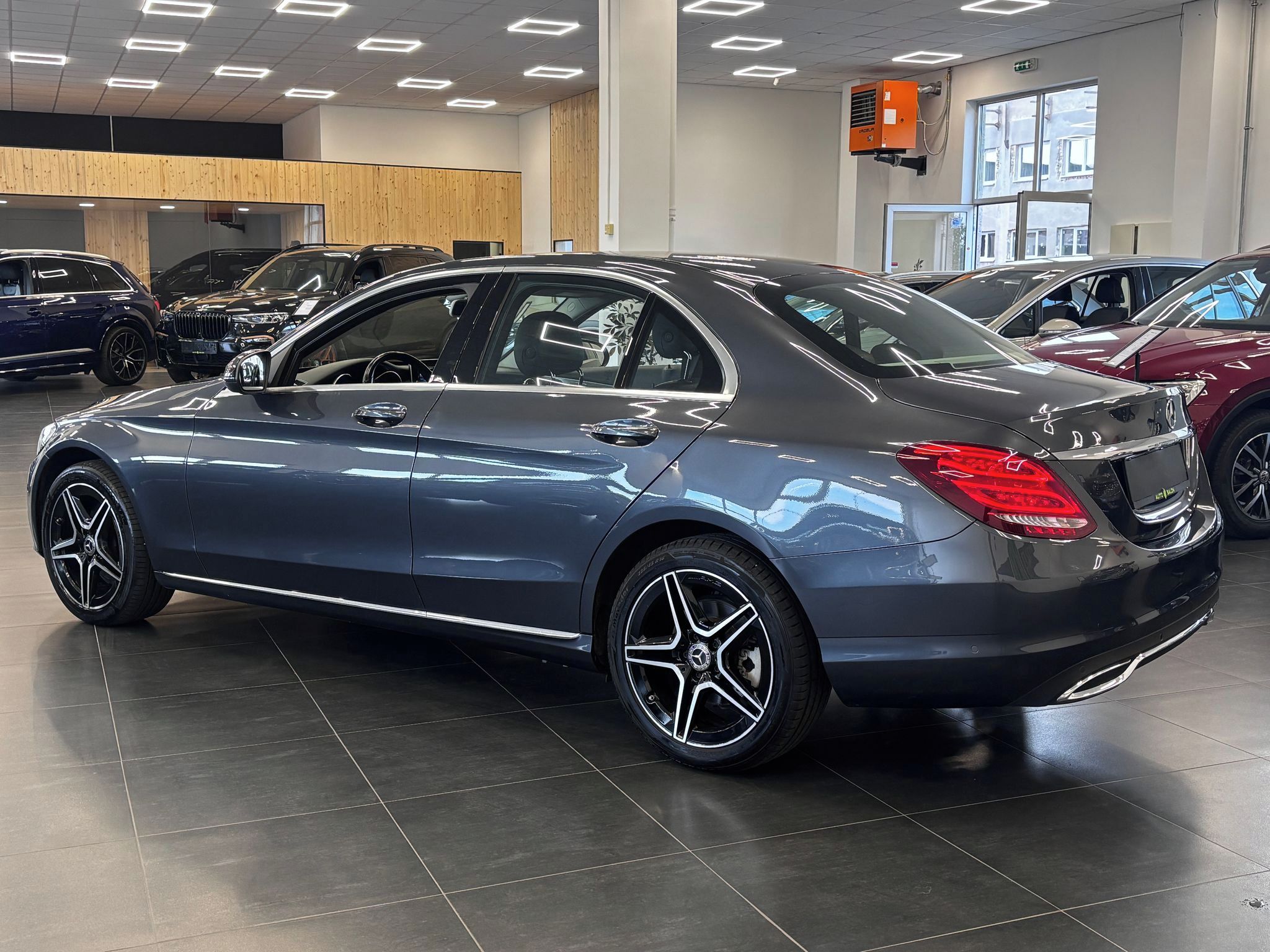 Mercedes-Benz Třídy C, 85kW, LED, Navigace - fotka 4
