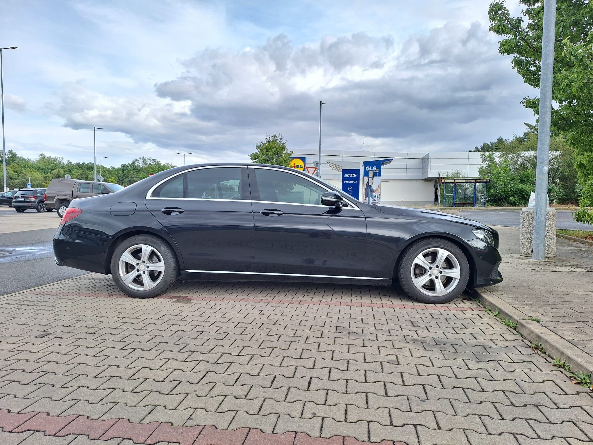 Mercedes-Benz Třídy E, Mercedes-Benz E 200 D - fotka 3