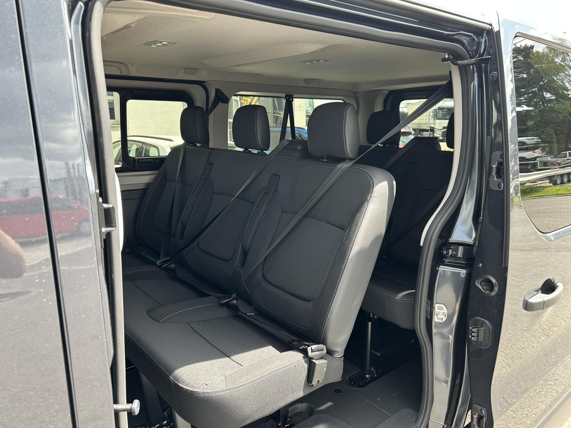 Renault Trafic, COMBI L2H1 170k AT9 RED 8 MÍST - fotka 3