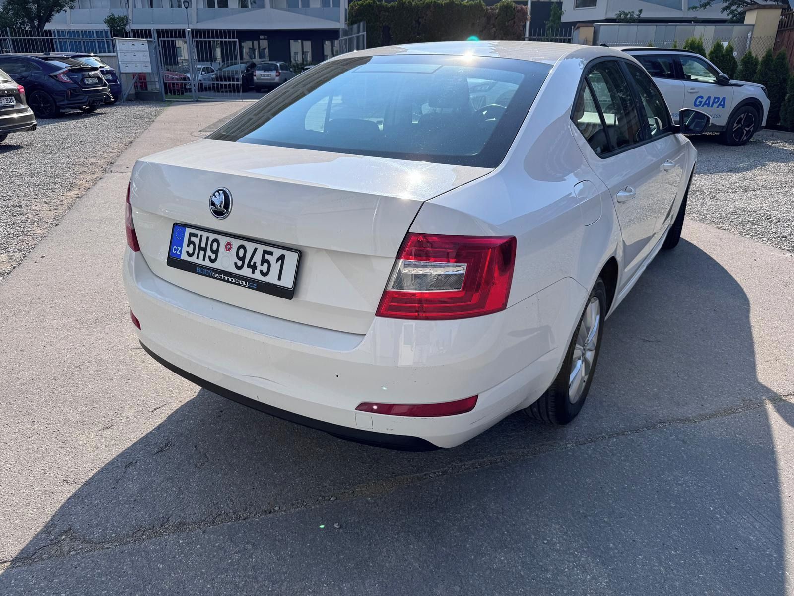 Škoda Octavia, 1,6 TDI, 84 kW, manuál, klima - fotka 4