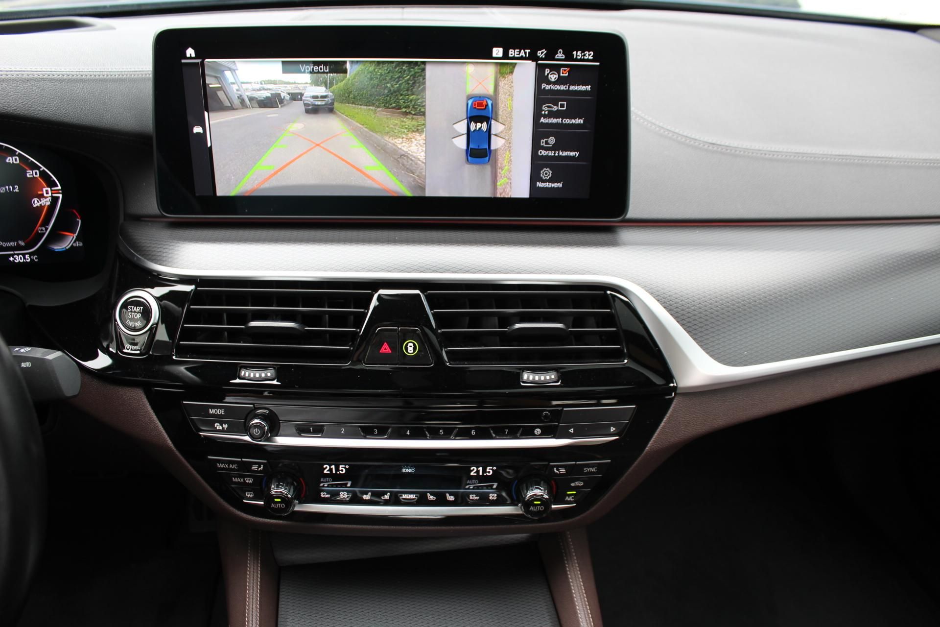 BMW Řada 5, M550i xDrive Sedan - fotka 5