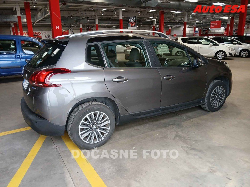 Peugeot 2008, 1.2 PT,2.maj,ČR - fotka 2