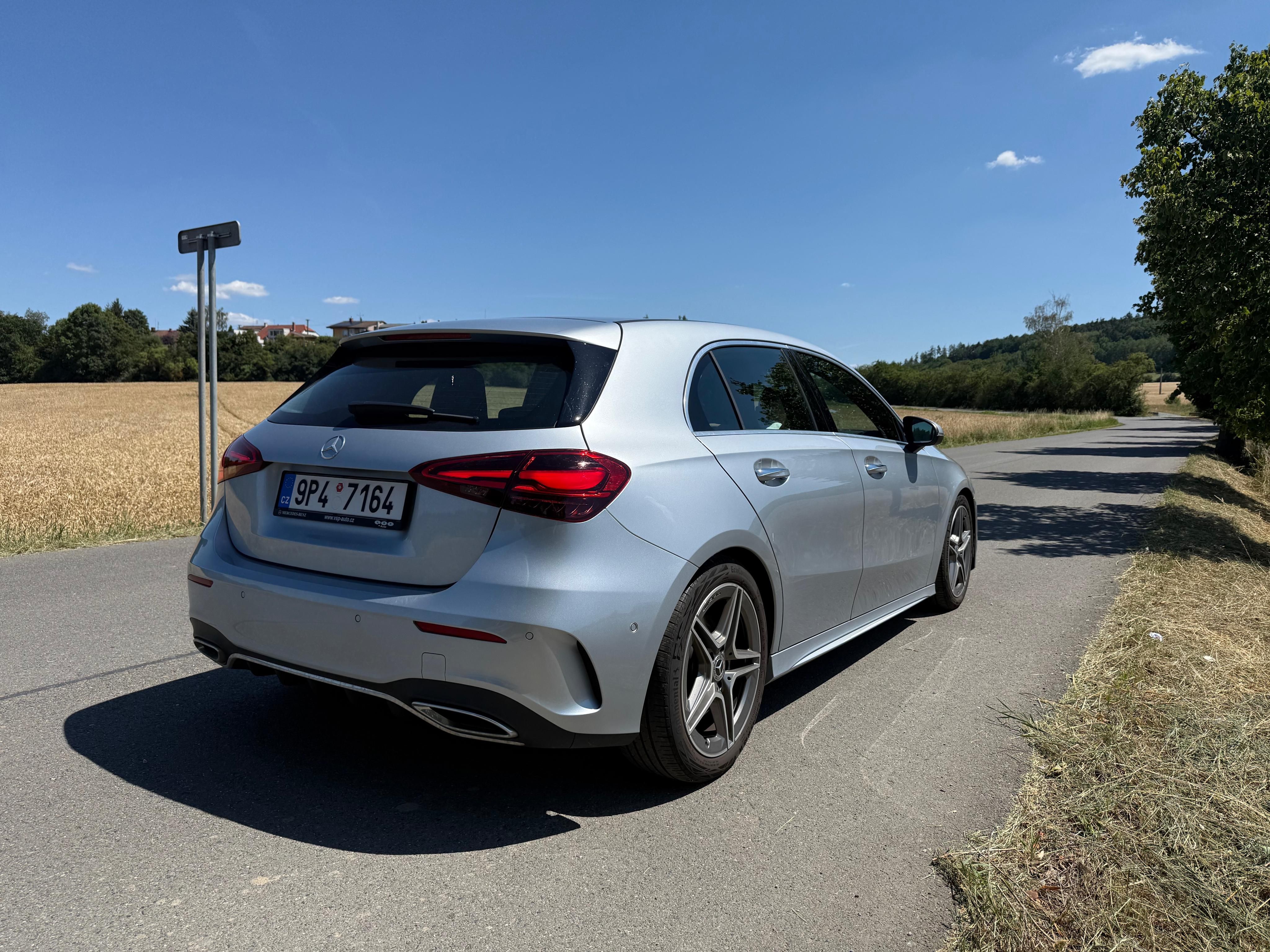 Mercedes-Benz Třídy A, Mercedes Benz A220d AMG Adv+ - fotka 3