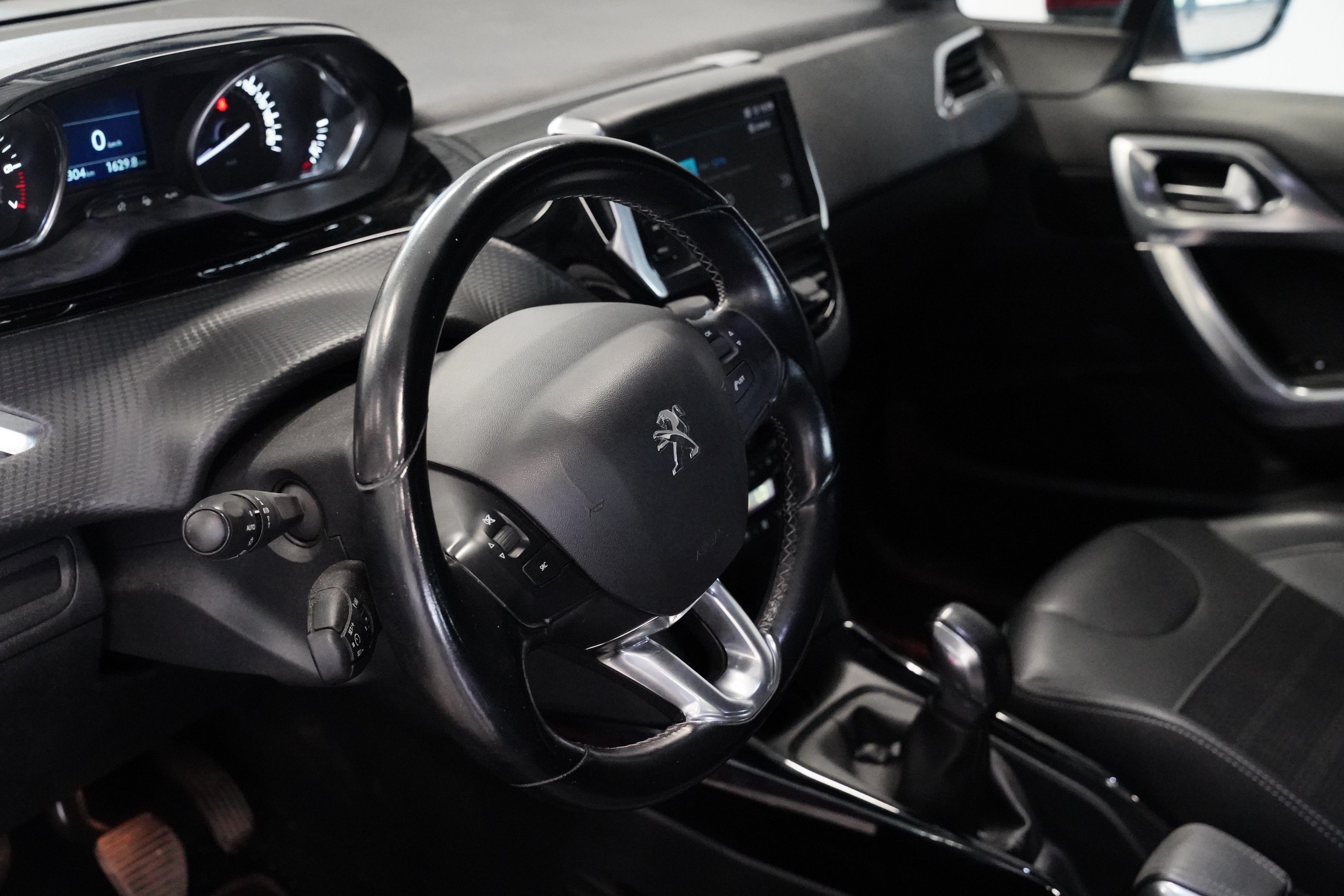 Peugeot 2008, 1.2 PT 81kW Allure - fotka 6