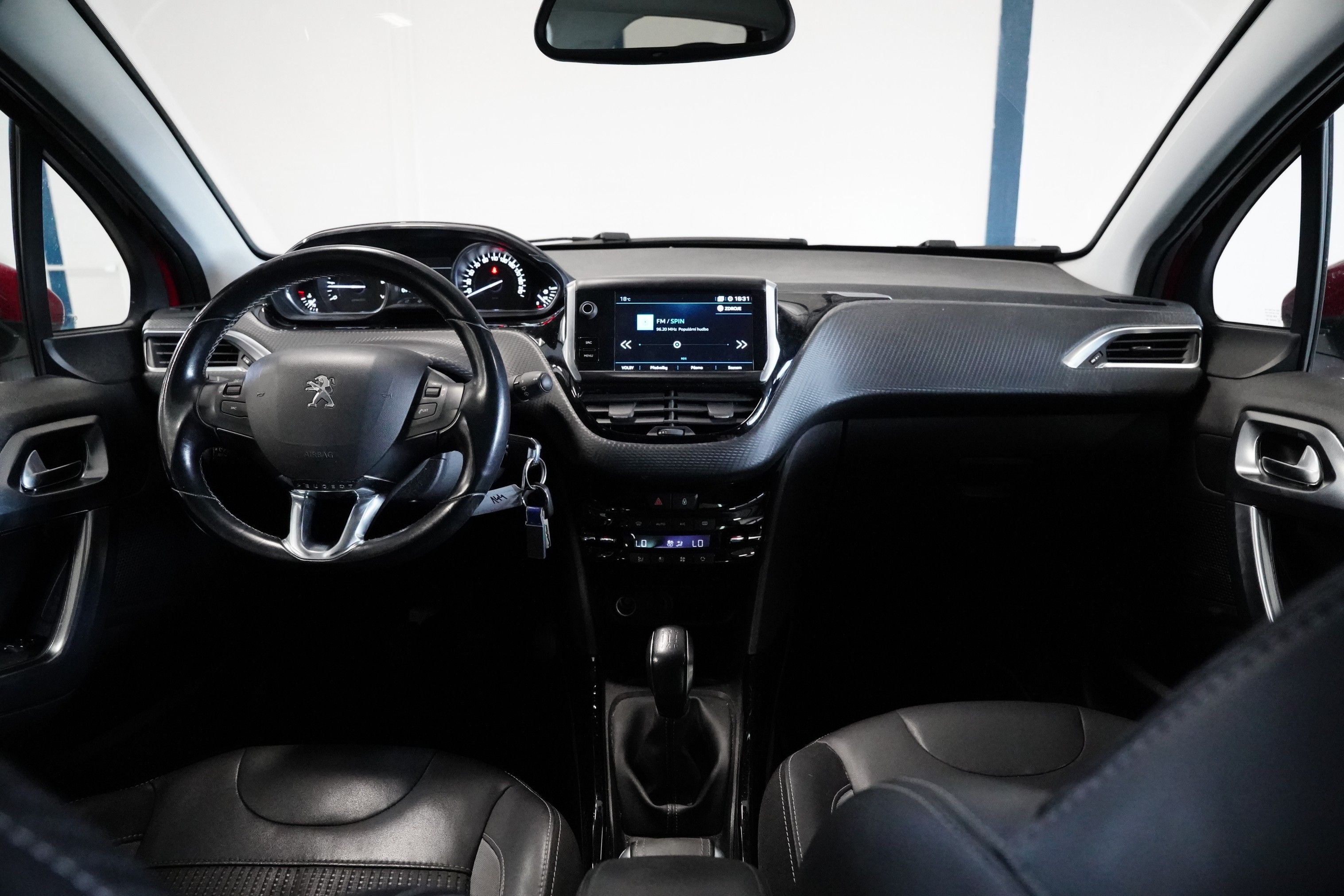 Peugeot 2008, 1.2 PT 81kW Allure - fotka 5