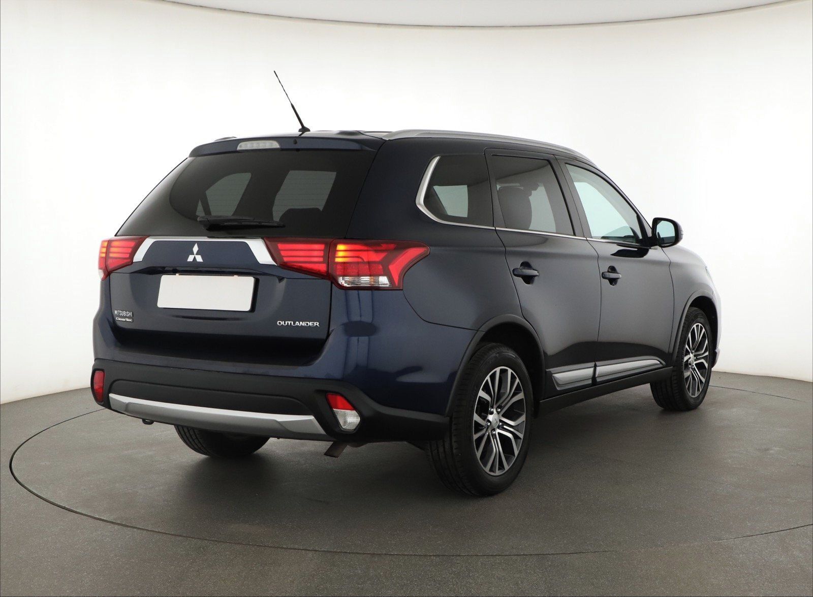 Mitsubishi Outlander, 2.2 DI-D, 7 míst - fotka 5