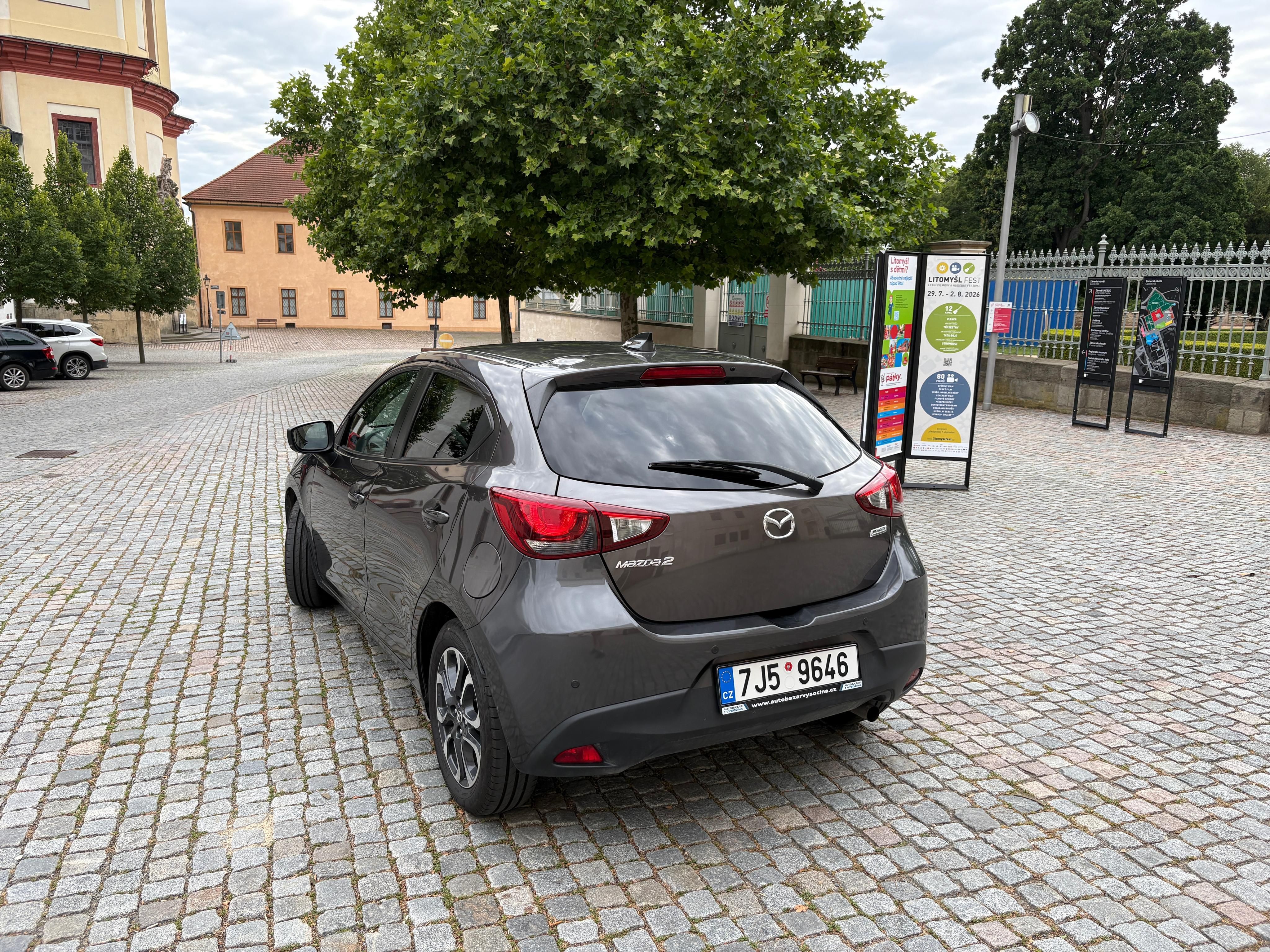 Mazda 2, 1.5 benzín, serviska, výbava - fotka 3