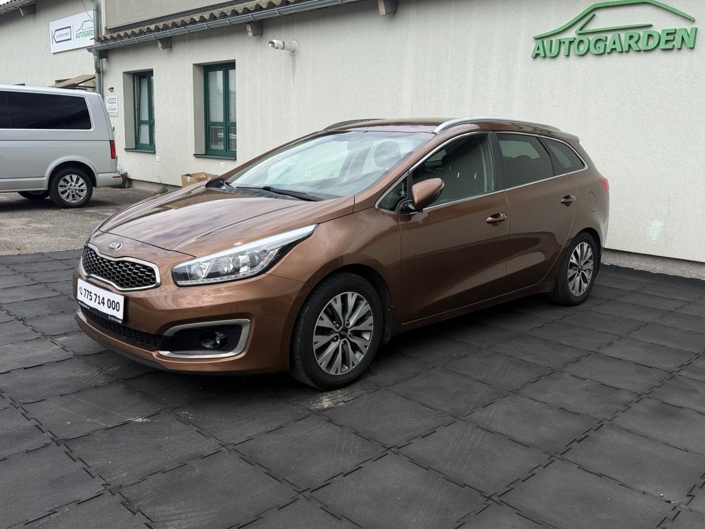 Kia Cee´d, 1.6GDi park. kamera, 2x alu - fotka 3