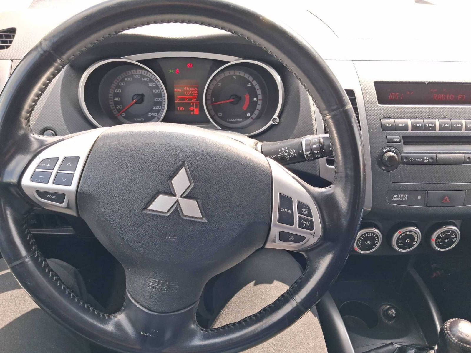 Mitsubishi Outlander, 2.2 DI-D, 4X4, 7 míst, Tažné - fotka 3