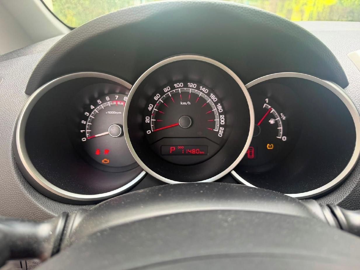 Kia Venga, Kia Venga s ručním řízením - fotka 3
