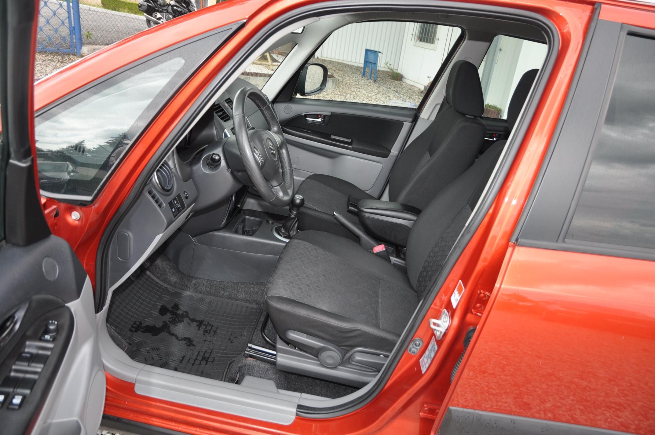 Suzuki SX4, 1.6i 4WD - fotka 6