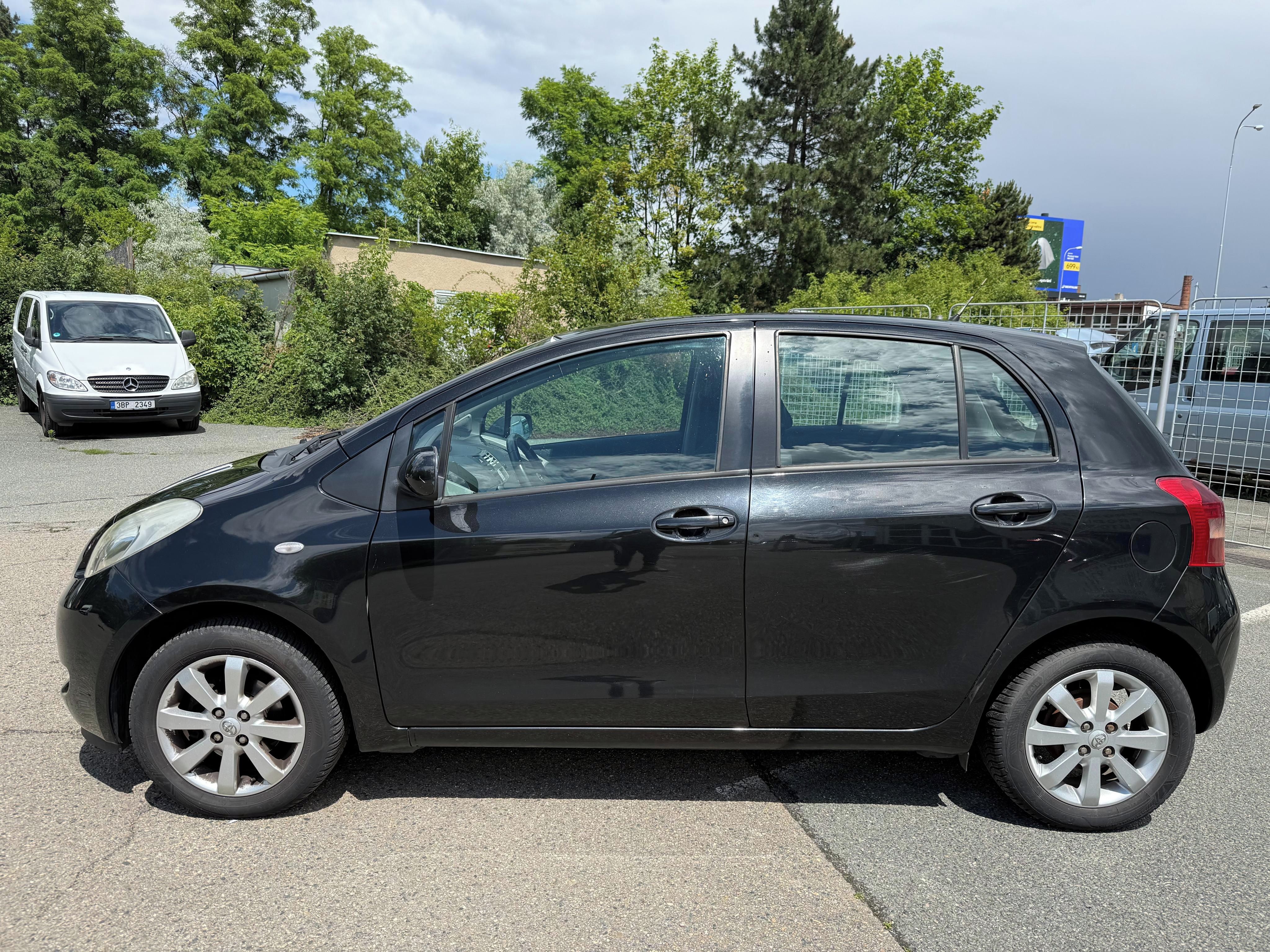 Toyota Yaris, 1.3 VVT-I 64Kw Cool 1-Majitel - fotka 5