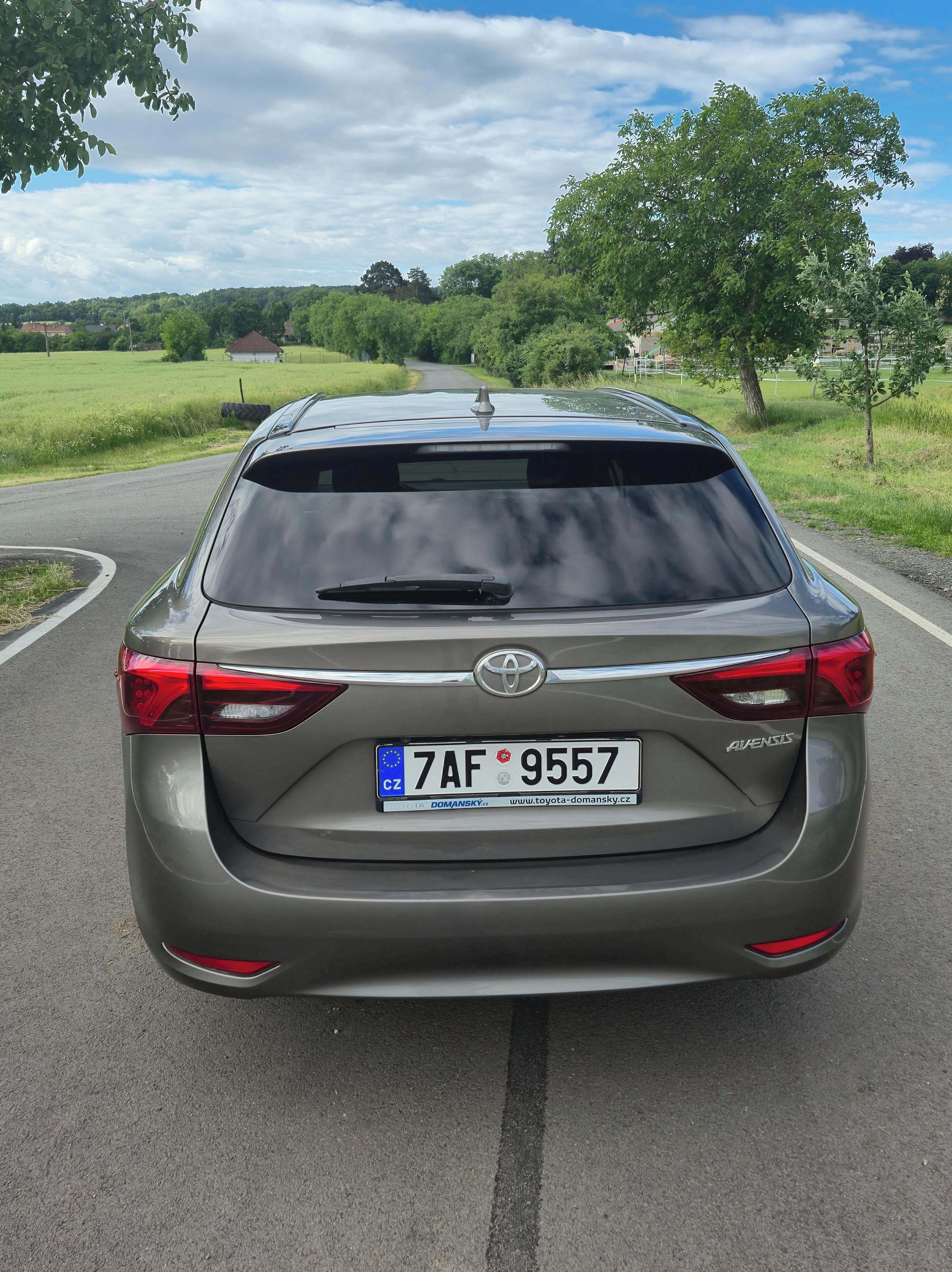 Toyota Avensis, 1.8 benzín - fotka 4