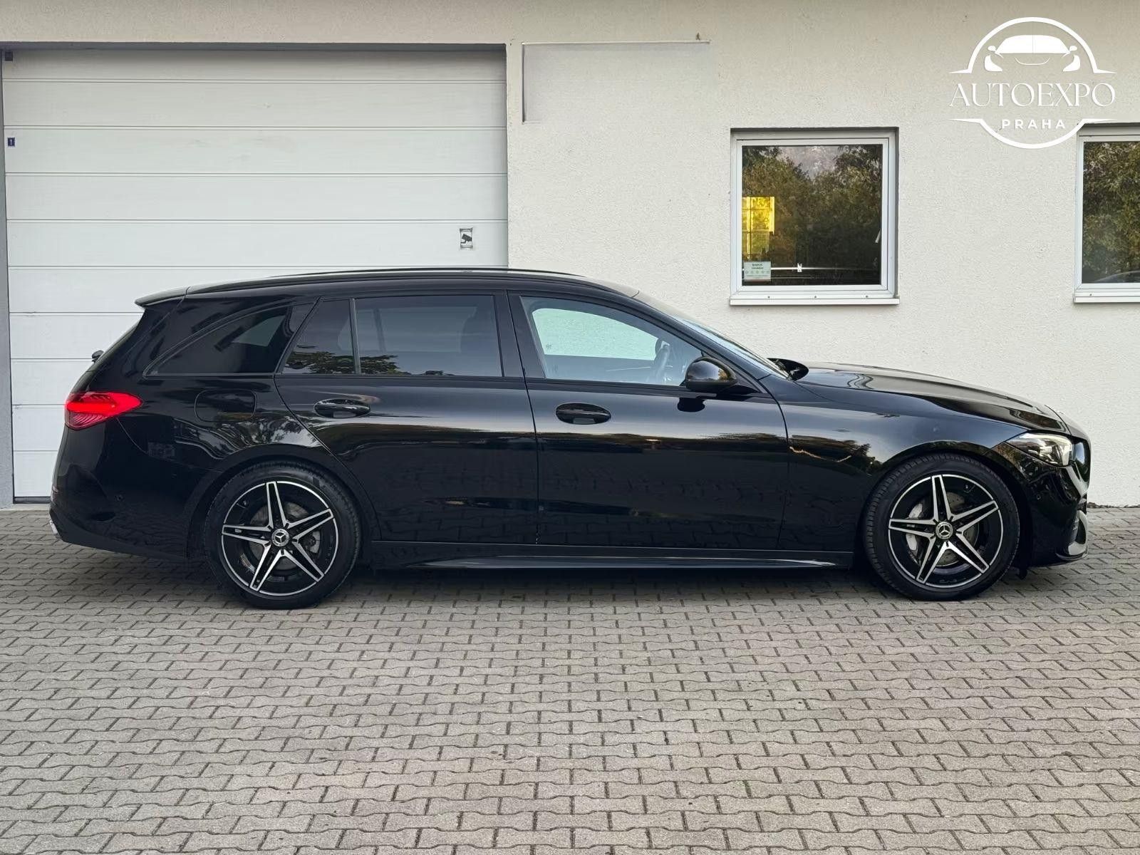Mercedes-Benz Třídy C, 220d T AMG Line*Night Paket - fotka 4