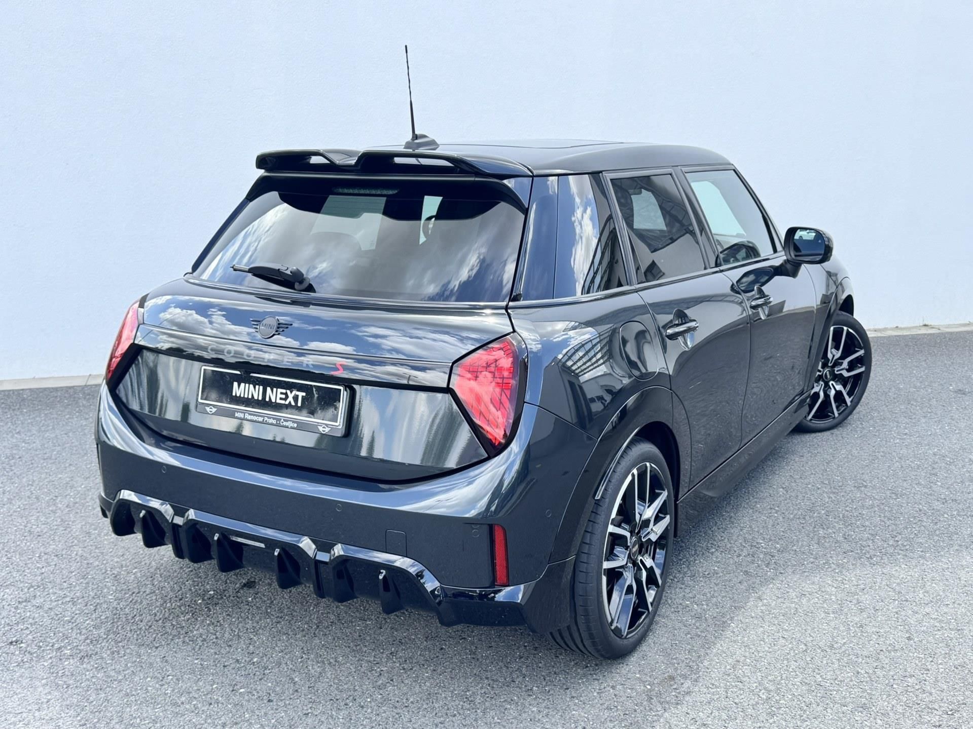 Mini Cooper S, MINI 5 door (F65) S - fotka 2