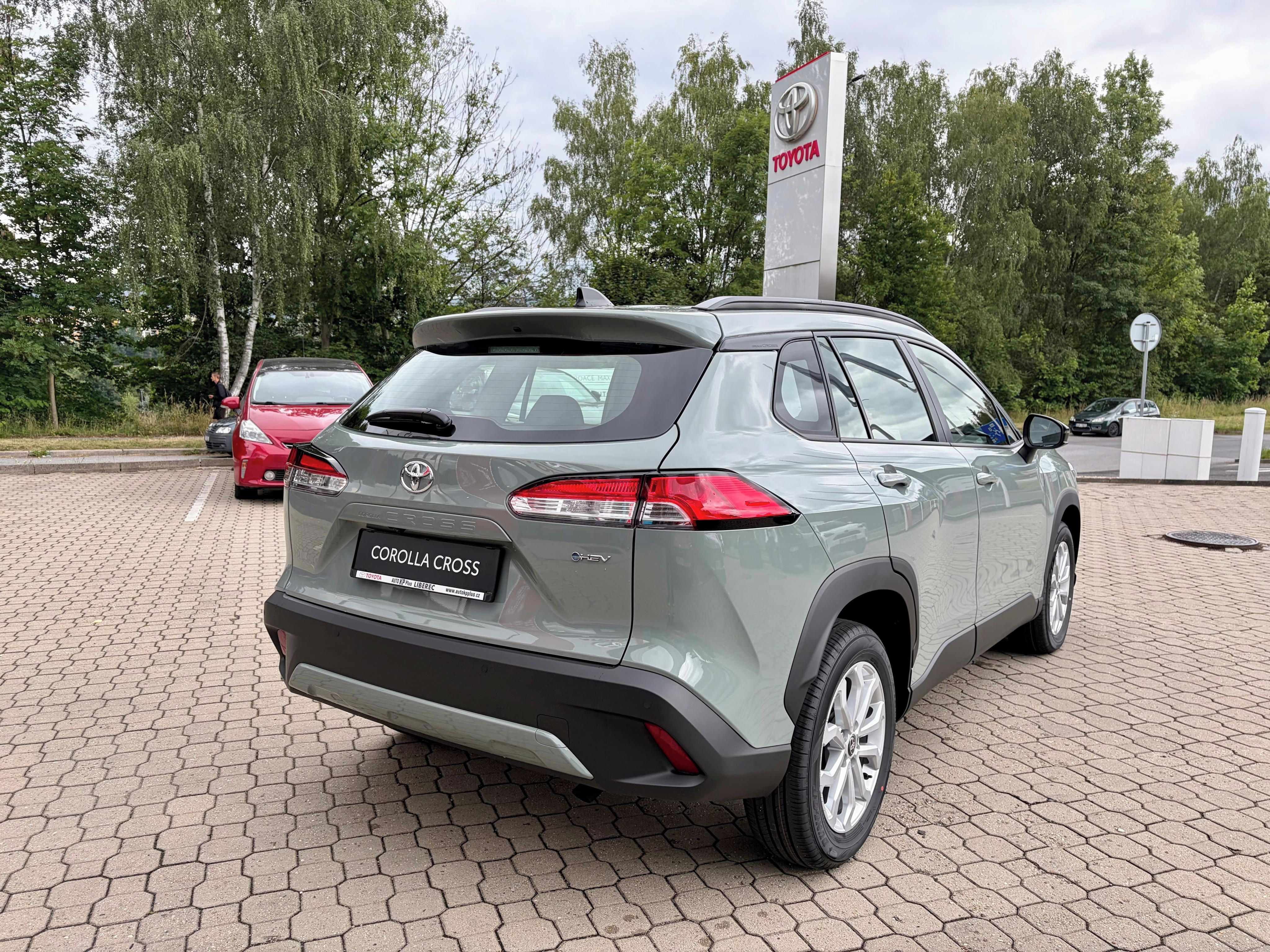 Toyota Corolla Cross, 1,8 HEV Comfort Business - fotka 4