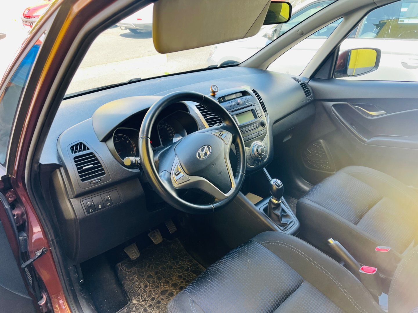 Hyundai ix20, 1.4 i BENZÍN - fotka 4