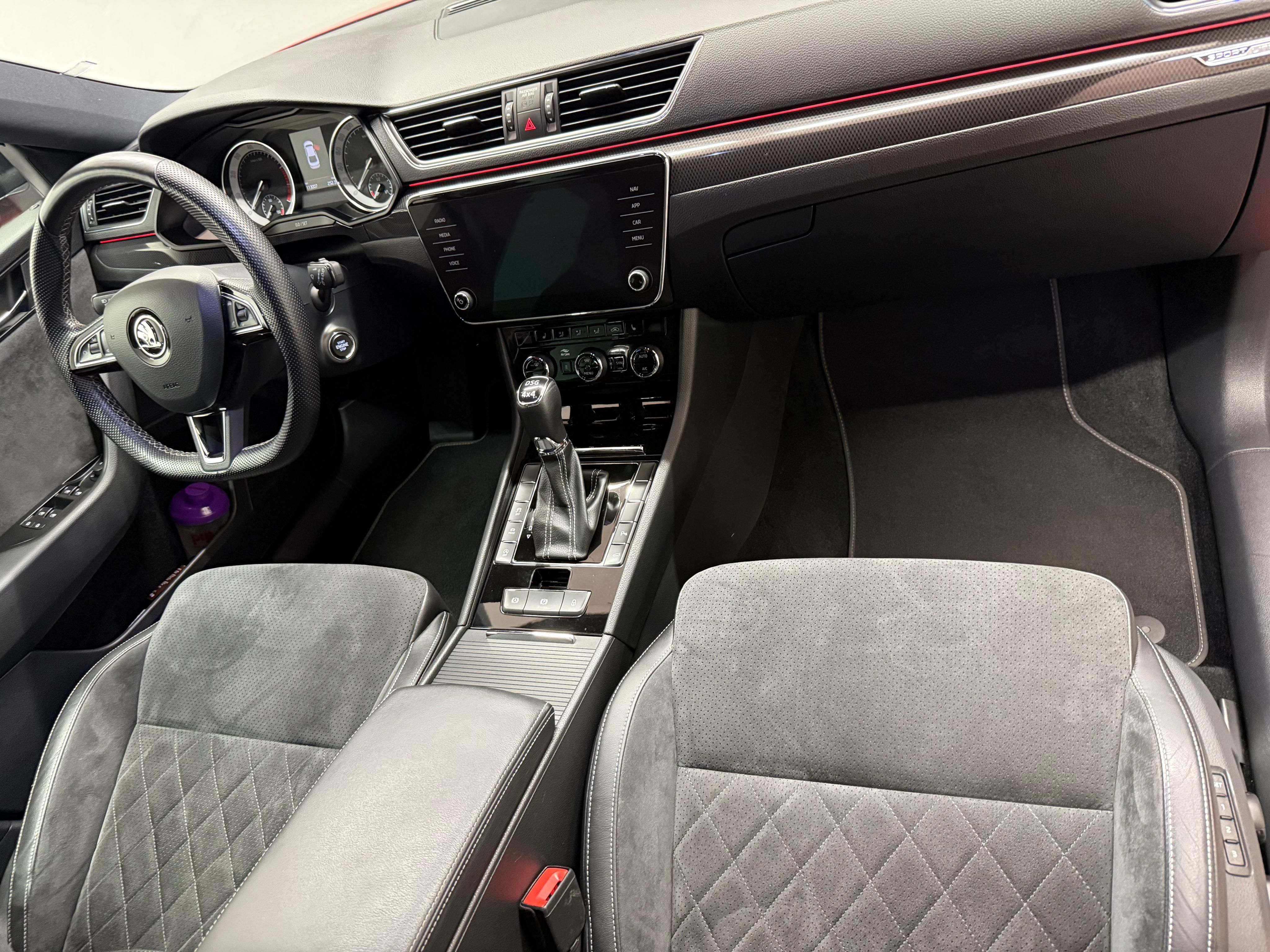 Škoda Superb, 2.0 tsi,Sportline,plný servis - fotka 6