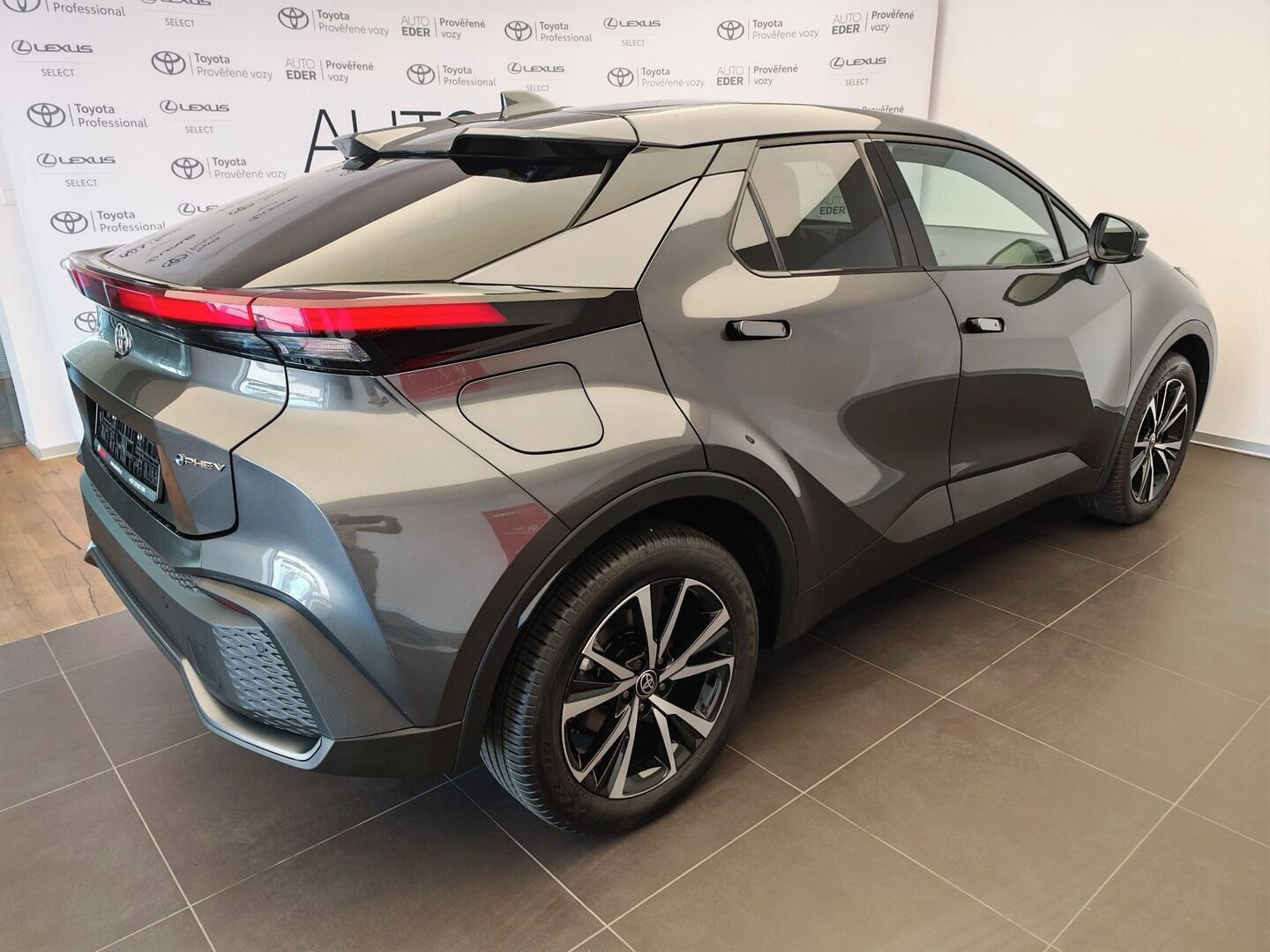 Toyota C-HR, 2,0 Plug-in Hybrid Style - fotka 4