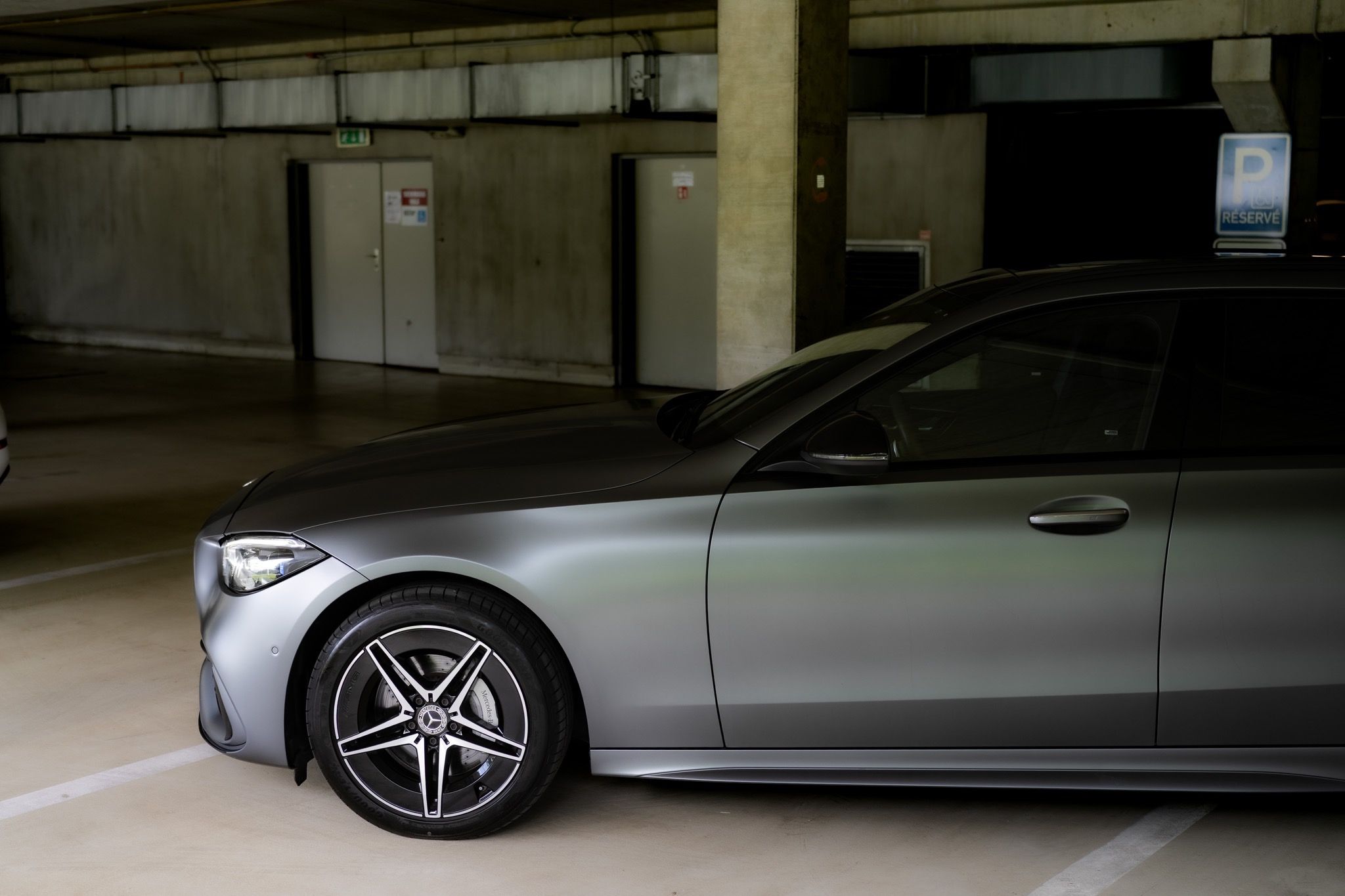 Mercedes-Benz Třídy C, Mercedes-Benz C300e AMG - fotka 3
