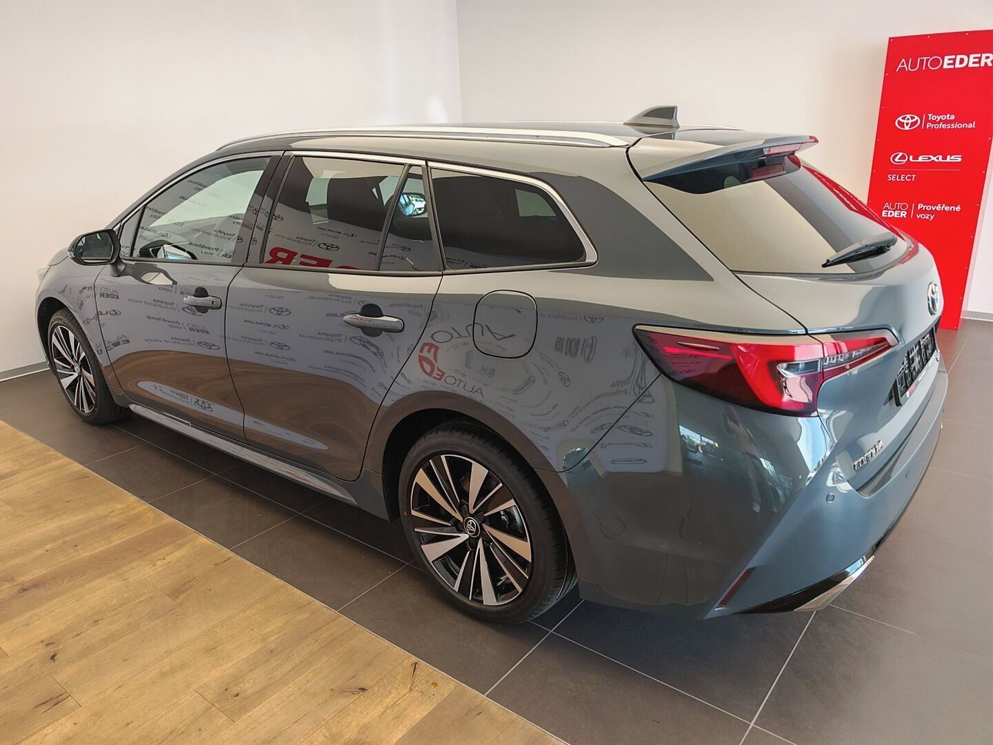 Toyota Corolla, 2.0 Hybrid e-CVT Style - fotka 6