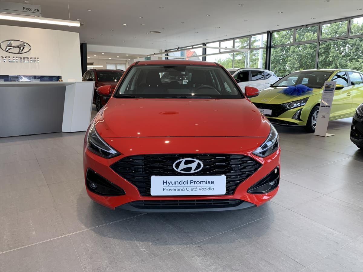 Hyundai i30, 1,5 i 70kW MT Comfort alu 16" - fotka 2