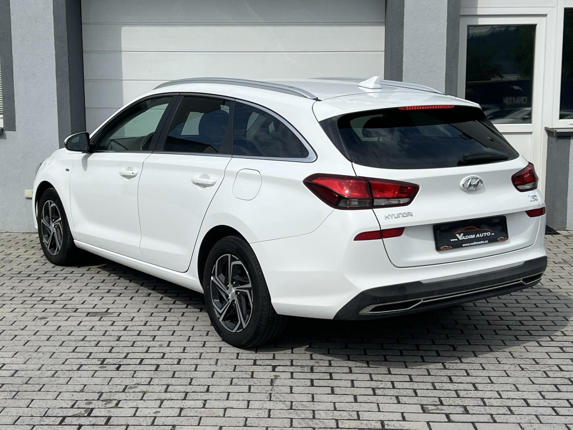 Hyundai i30, 1.5T-GDi 115kW SMART ČR NOVÉ - fotka 3