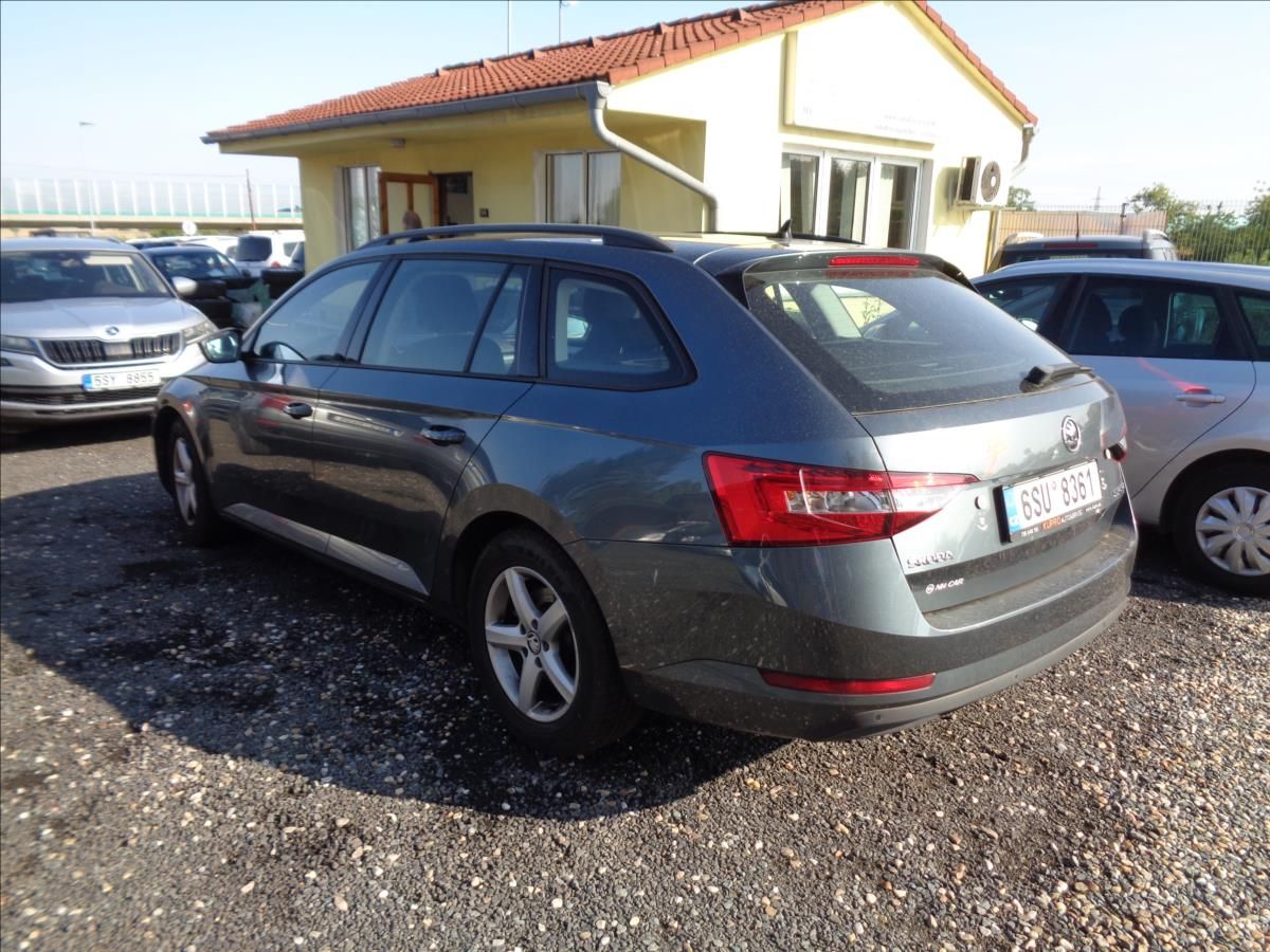 Škoda Superb, 2,0 - fotka 4