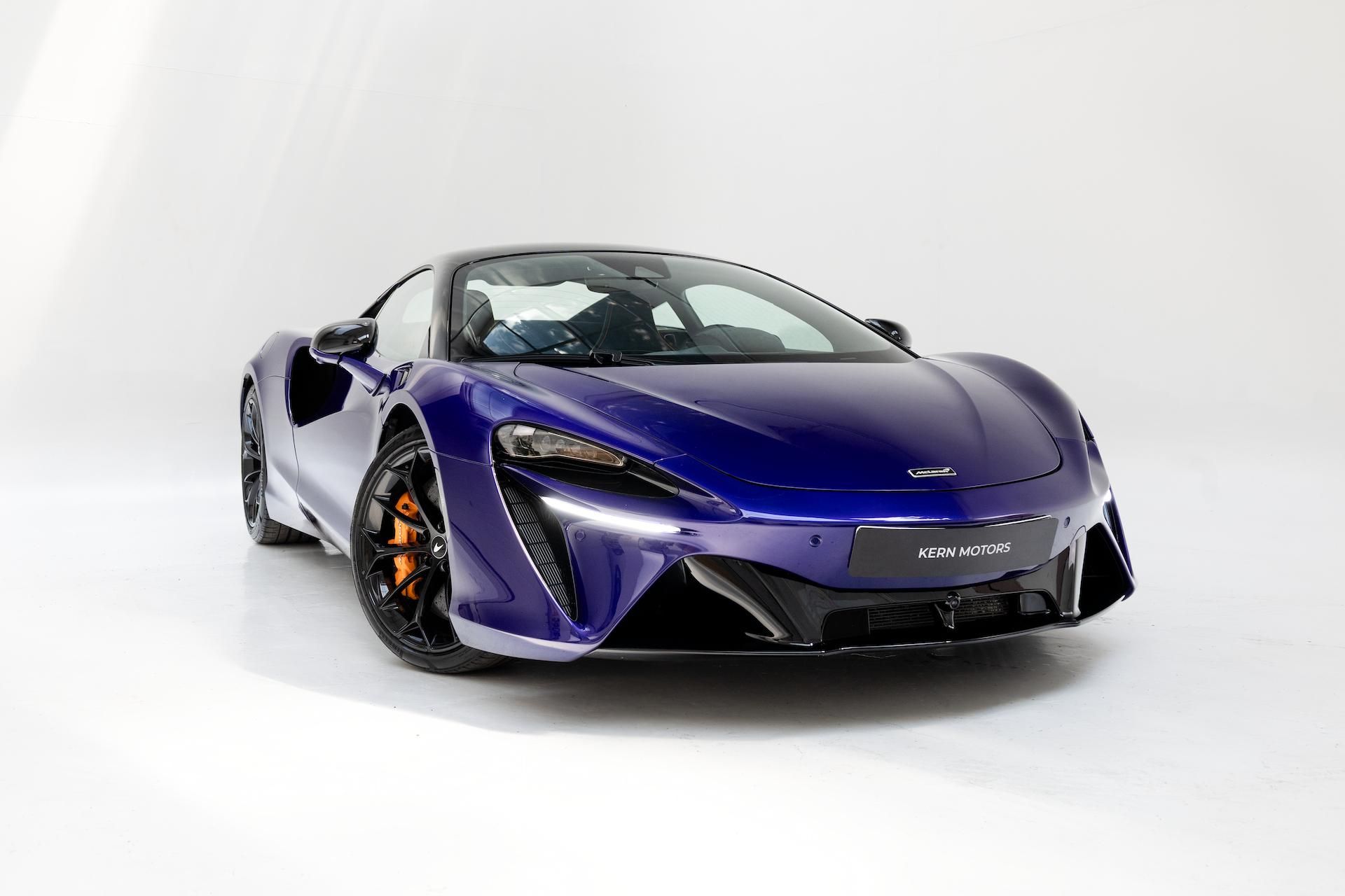 McLaren, Artura*Servis*B&W*Top stav