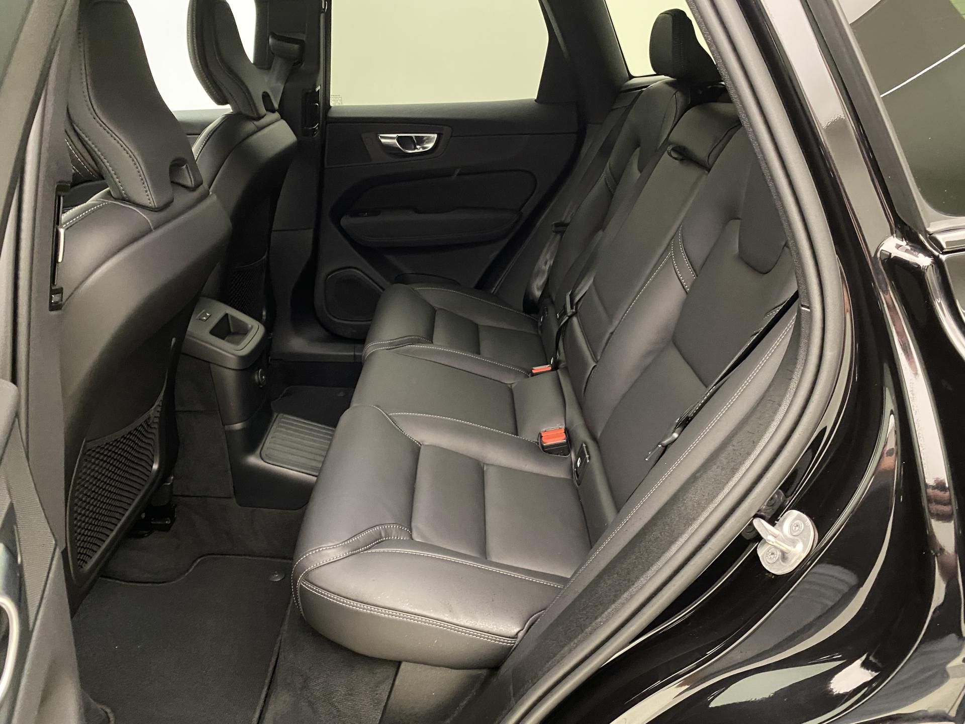 Volvo XC60, T6 AWD RECHARGE BLACK EDITION - fotka 5