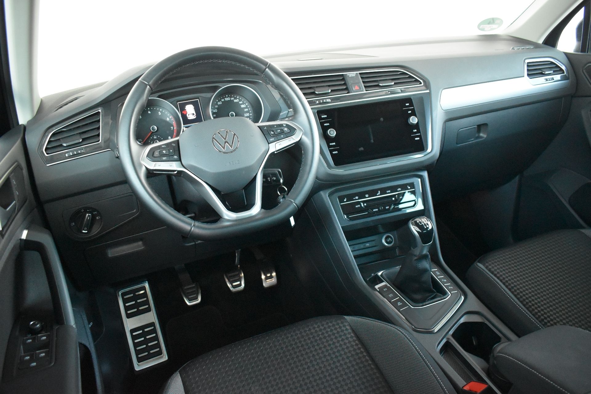 Volkswagen Tiguan, 1.5TSI 5let záruka,manuál - fotka 5