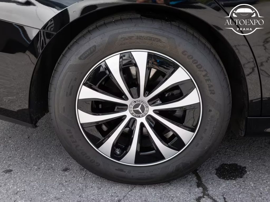 Mercedes-Benz Třídy E, 220d Avantgarde*360KAMER*KŮŽE - fotka 6