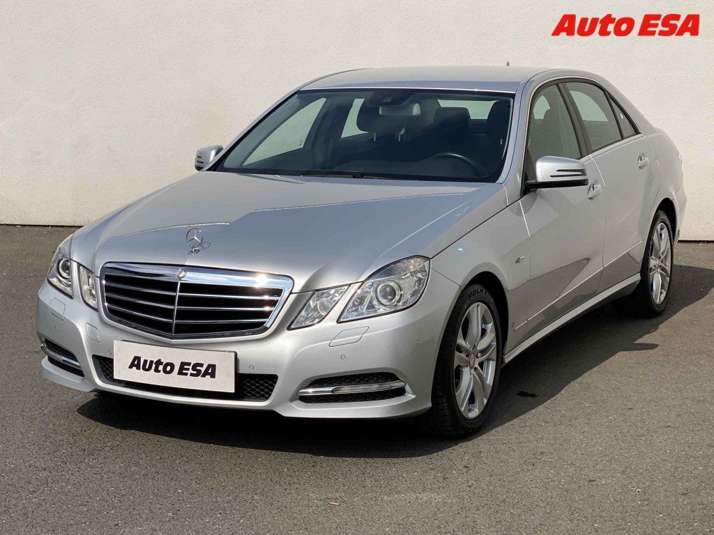 Mercedes-Benz Třídy E, 2.1 D - fotka 3