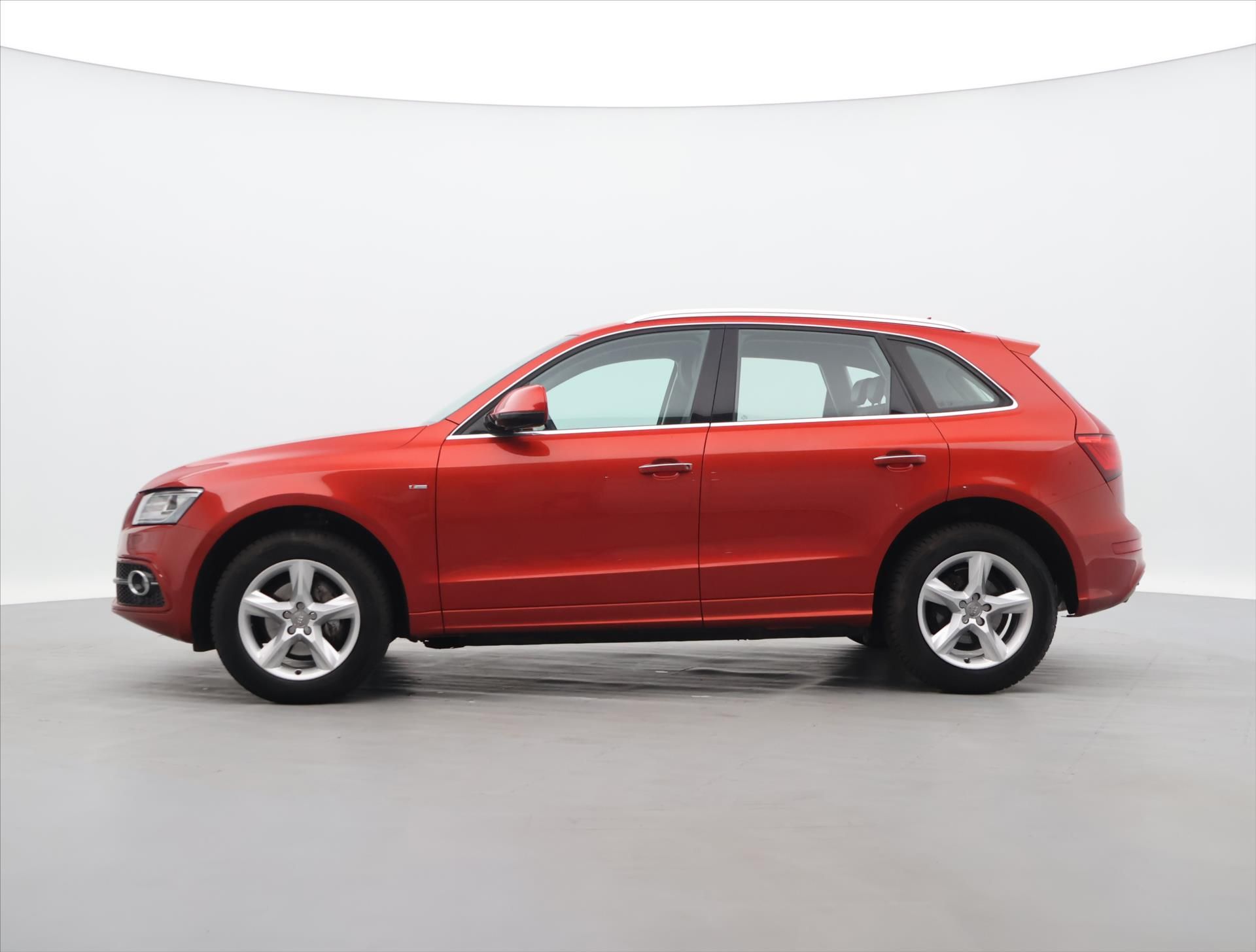 Audi Q5, 2,0 TDI 140kW quattro S-Line - fotka 4