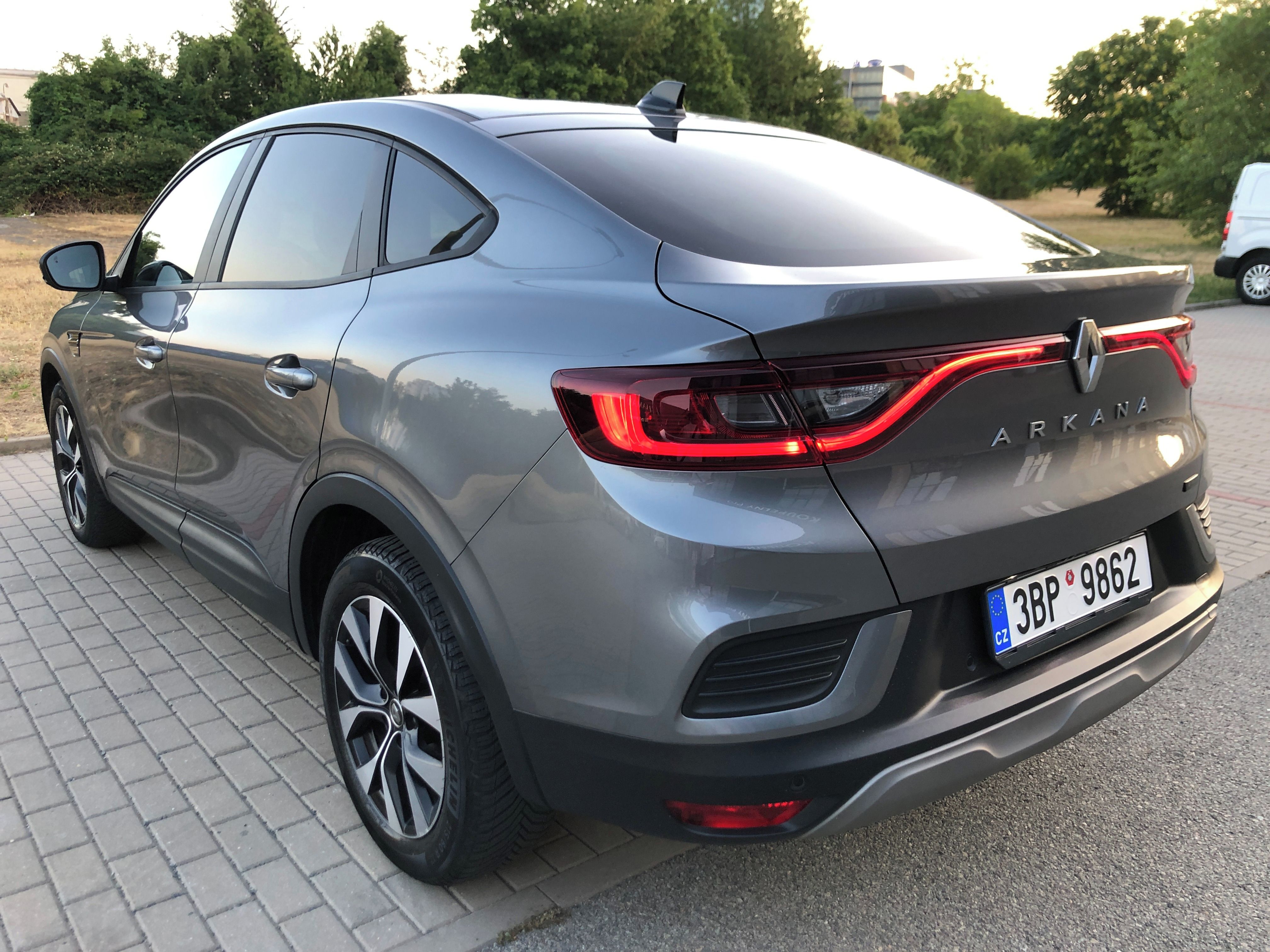 Renault Arkana, 1.6 E-Tech 105kw, velmi hezký - fotka 4